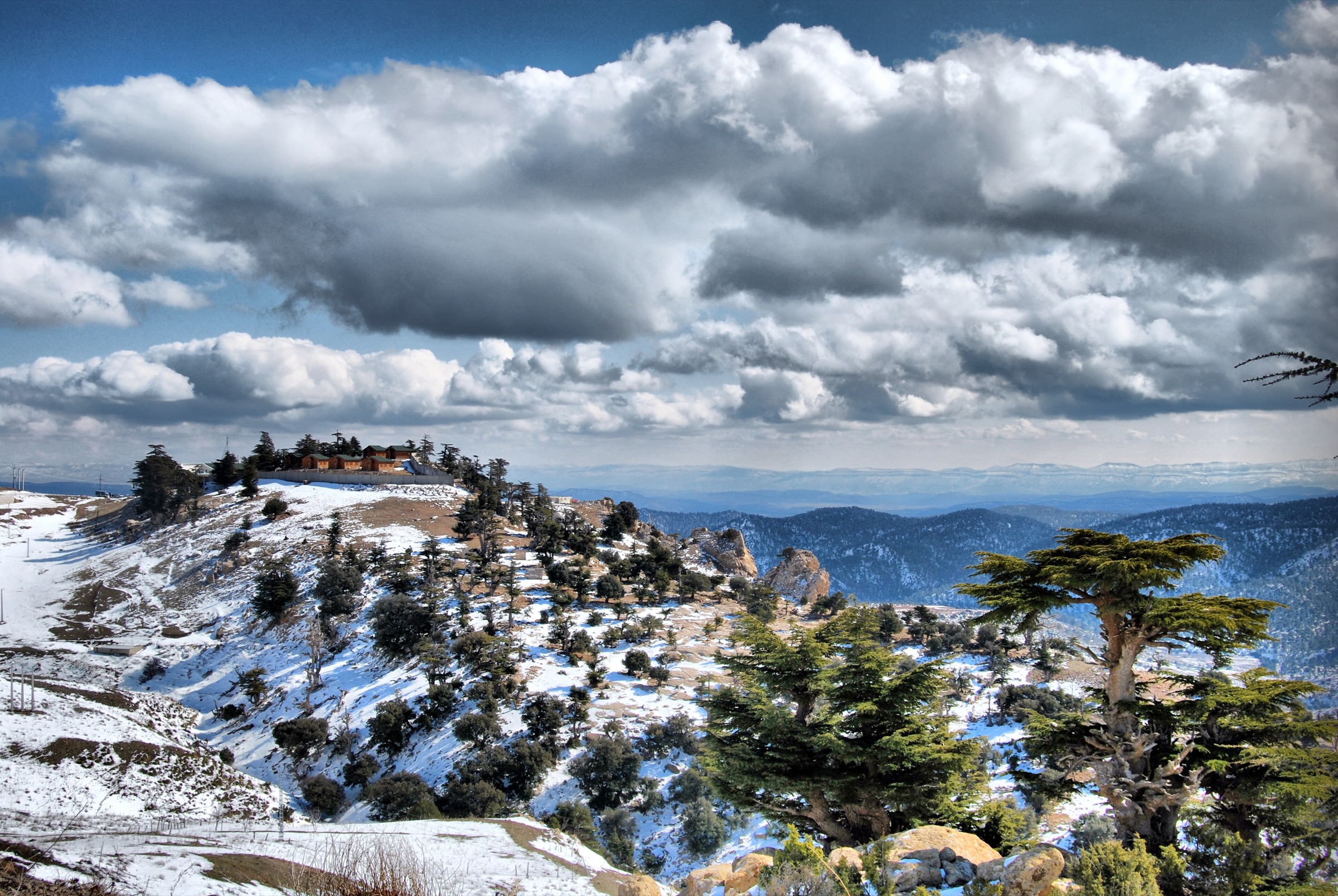 Paysage dans le parc national du Djebel Chelia, Algérie