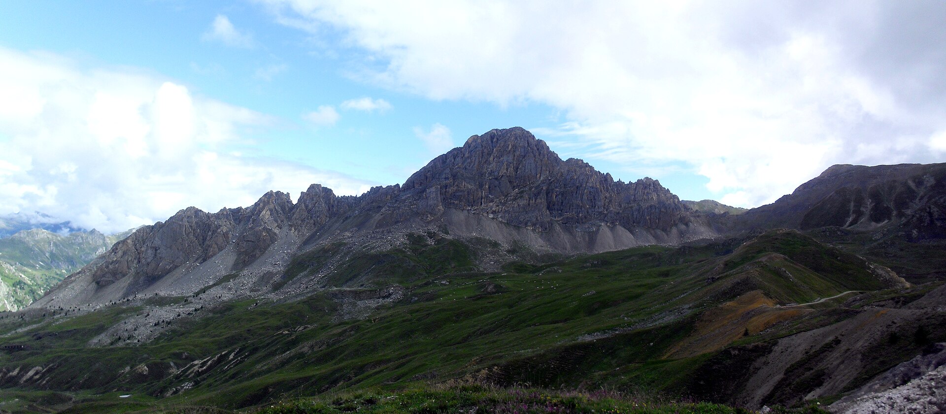 Versant sud de la Rocca la Meja
