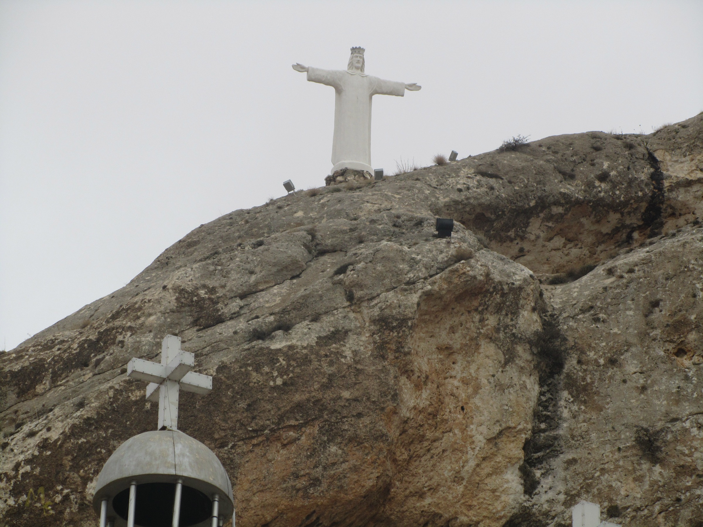 Cristo Rei do Lubango — la statue du Christ en marbre blanc, haute de 30 m, sur la Serra da Chela au-dessus de Lubango, province de Huíla