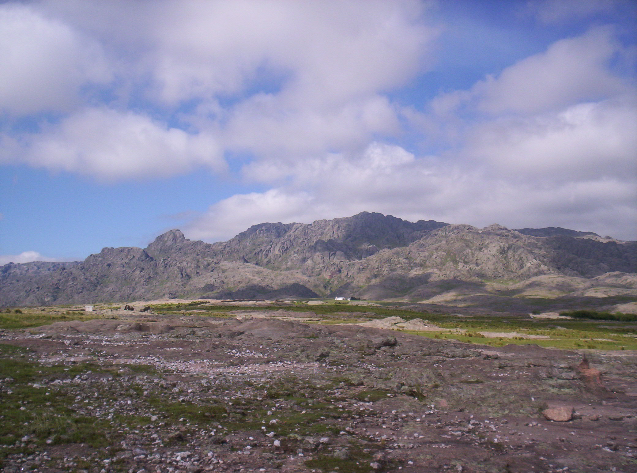 Argentina — Argentine Sierras outside the Andes / Los Gigantes: Essential Day-Hikes