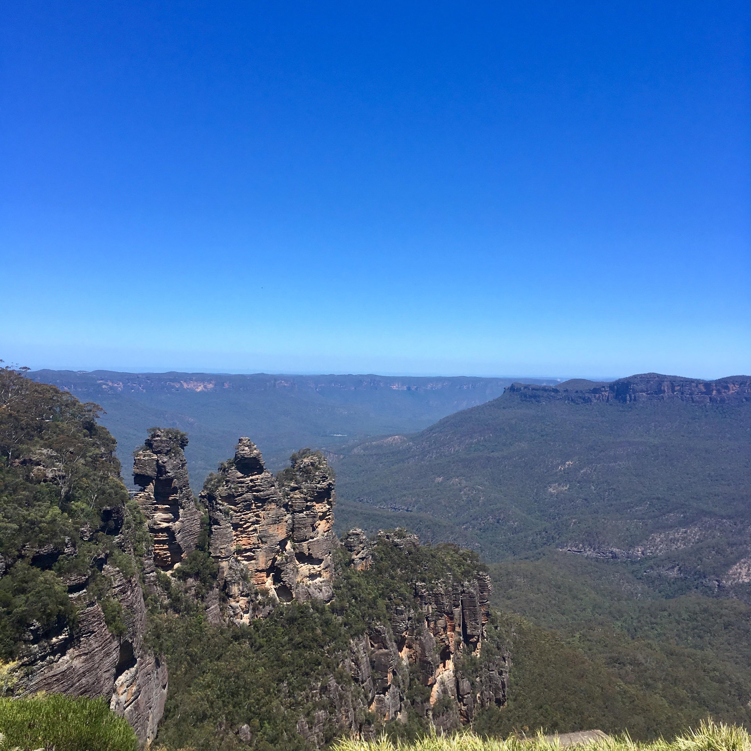 Les Three Sisters vues depuis Echo Point Lookout sur le Prince Henry Cliff Walk