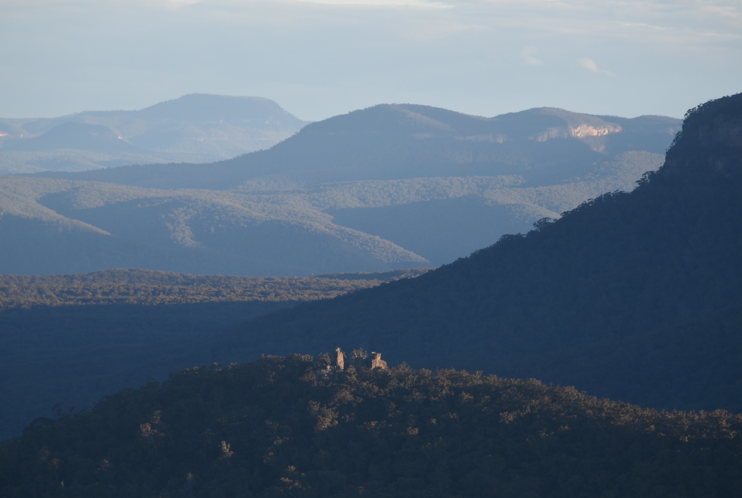 Formation rocheuse Ruined Castle sur la crête sous Narrow Neck, Jamison Valley
