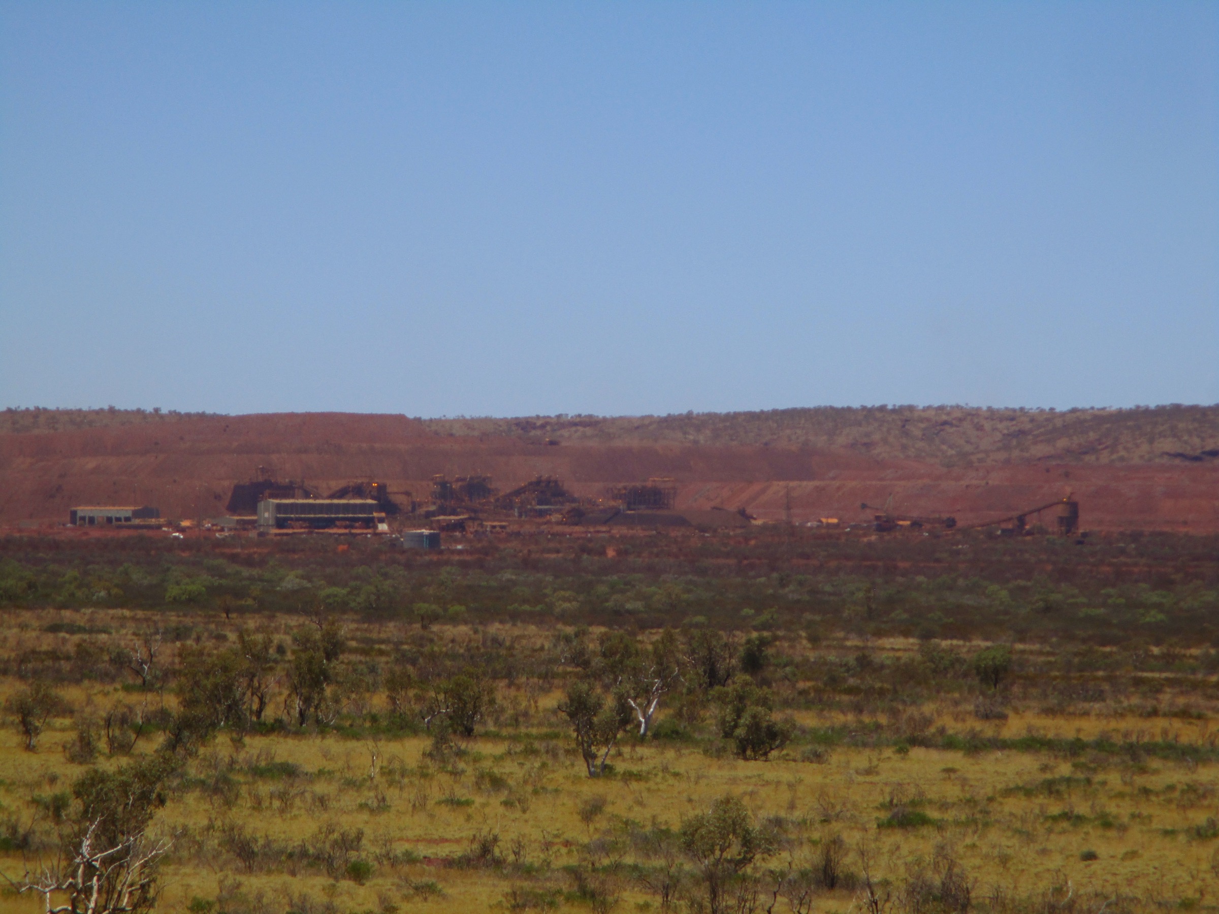 Vue sur la mine de minerai de fer de Marandoo depuis le parc national de Karijini