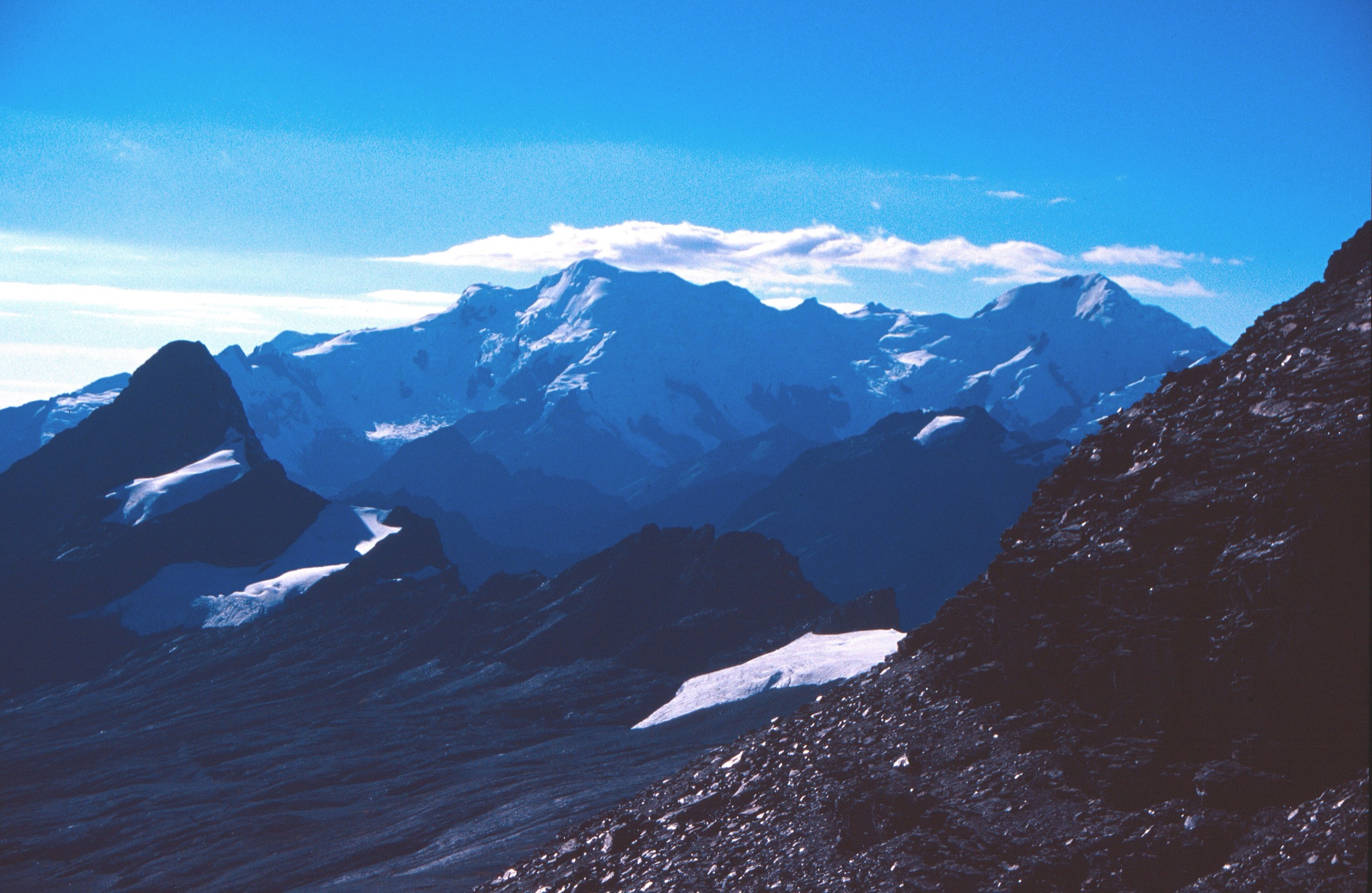 Bolivia — Pelechuco / Apolobamba: Essential Day-Hikes