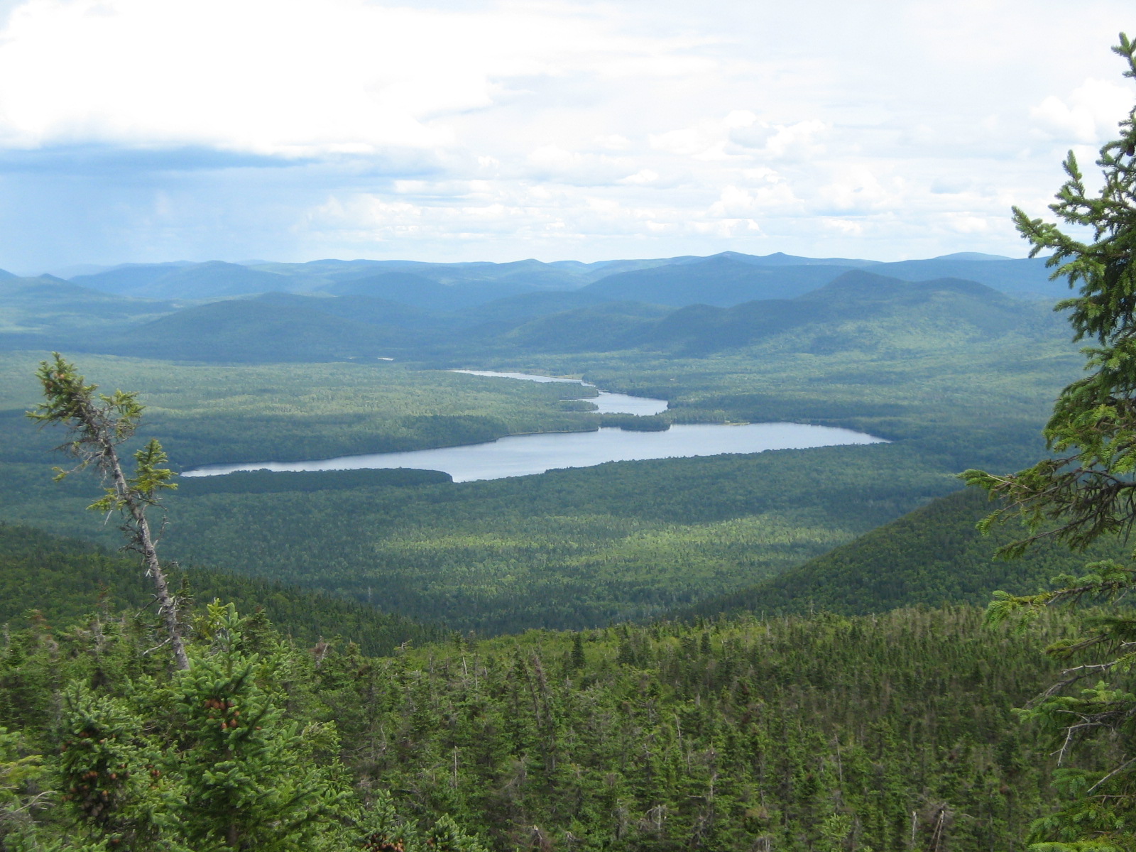 La source de la rivière Népisiguit et les lacs Népisiguit dans le parc provincial Mount Carleton