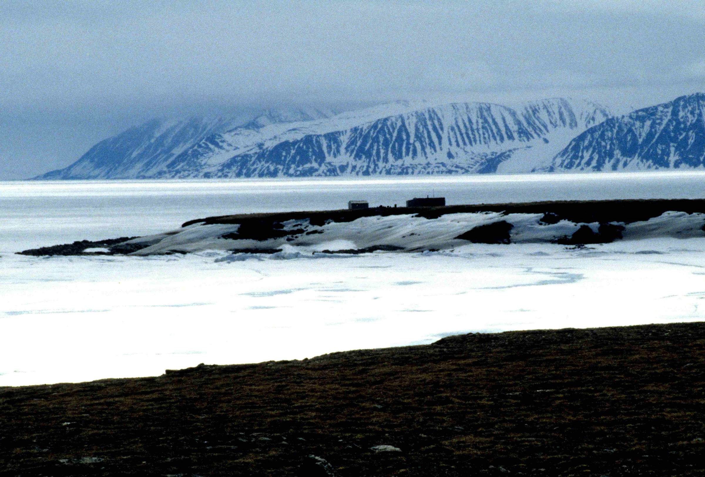 Vestiges d'un poste de traite de la Compagnie de la Baie d'Hudson à Button Point, sud-est de l'île Bylot
