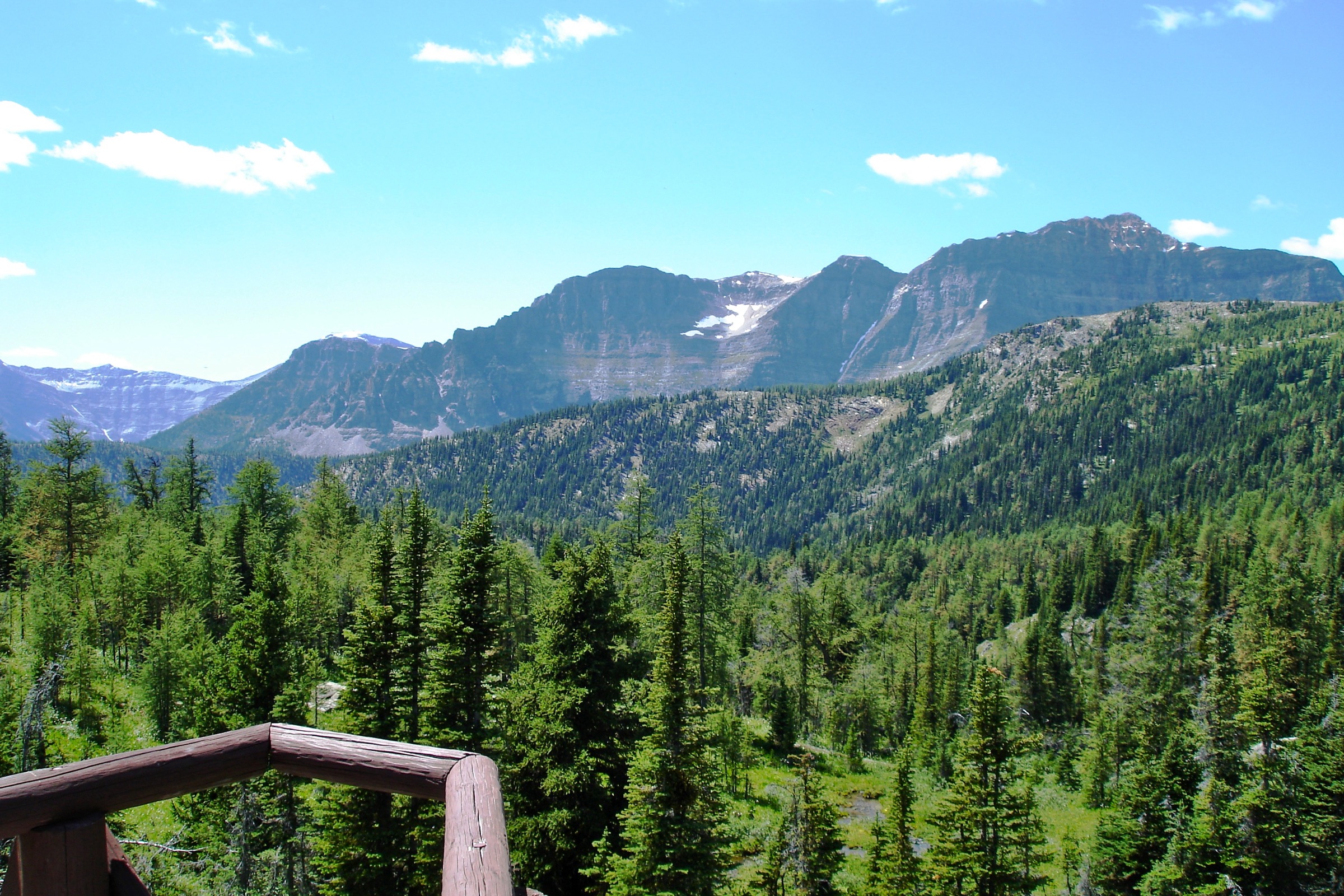 Belvédère de Sunshine Meadows au-dessus du lac Rock Isle sur la ligne de partage des eaux continentale