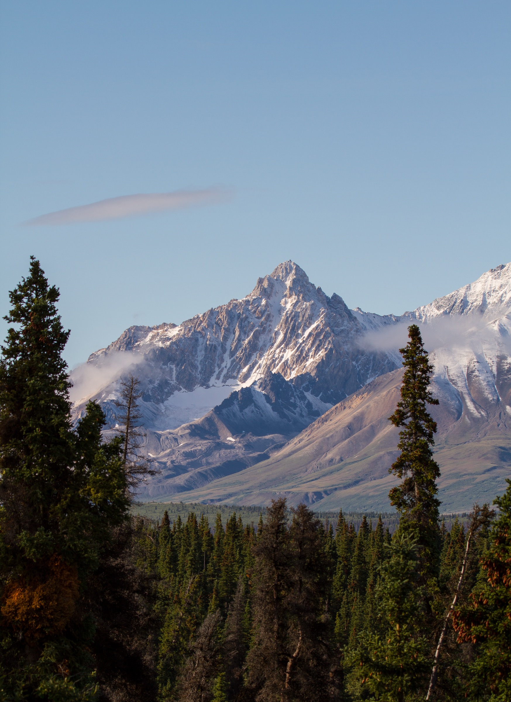 Mount Decoeli, sommet pyramidal des chaînes du Kluane, vu du nord-ouest