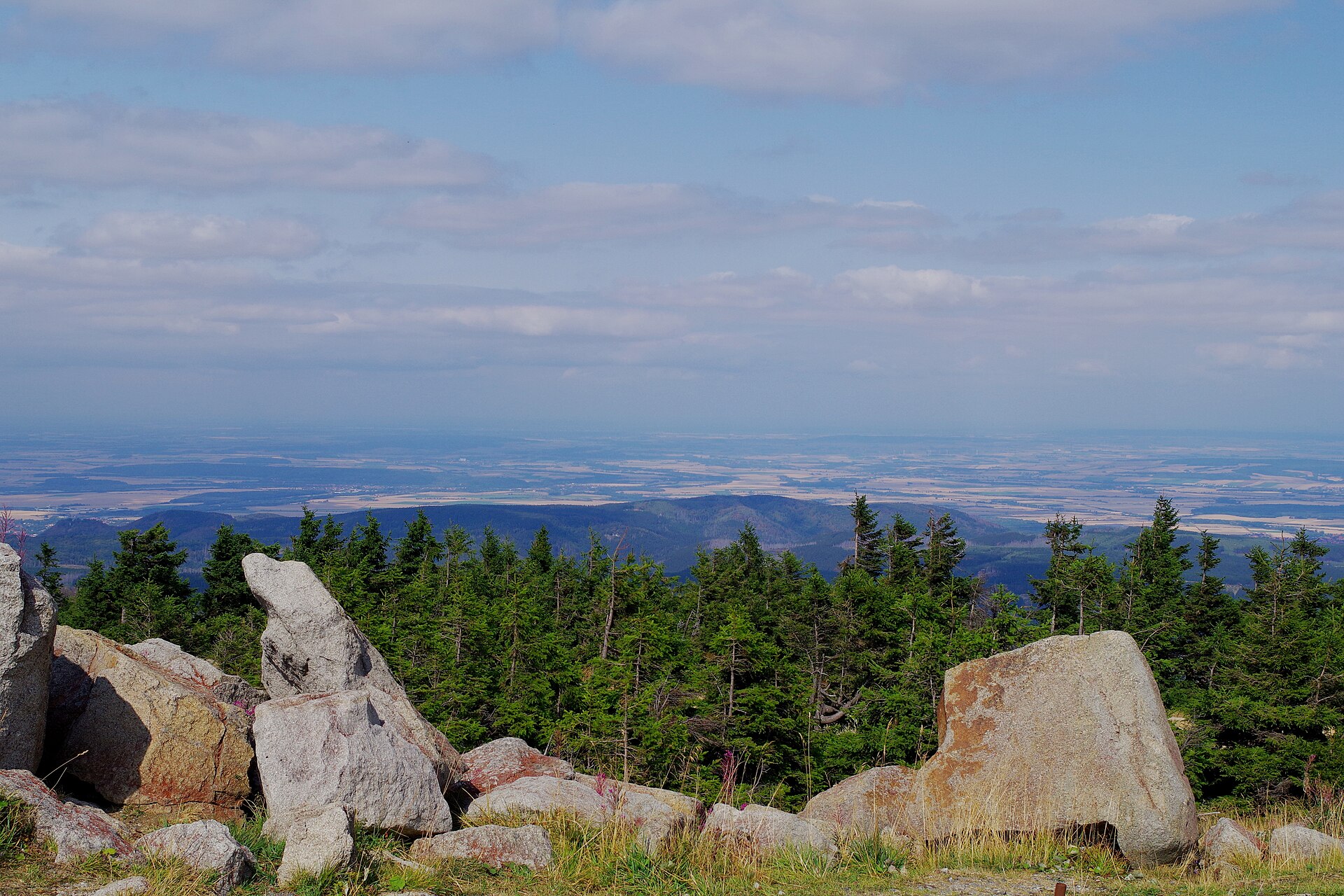 Europe centrale — hautes terres germano-tchèques et Sudètes : Harz, Forêt de Bavière, Monts métallifères, Krkonoše et Jeseníky