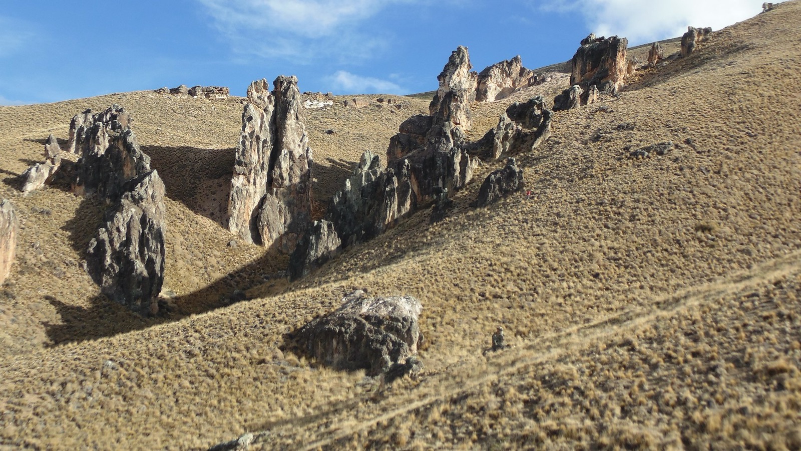 Steppe and rock formations in the Jeinimeni sector, Parque Nacional Patagonia