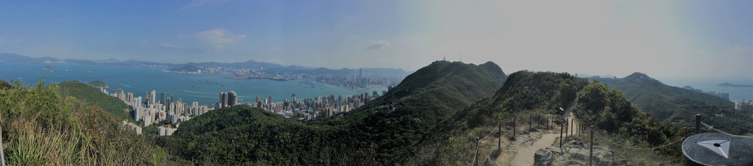 Panorama sur Hong Kong Island et ses réservoirs orientaux depuis High West