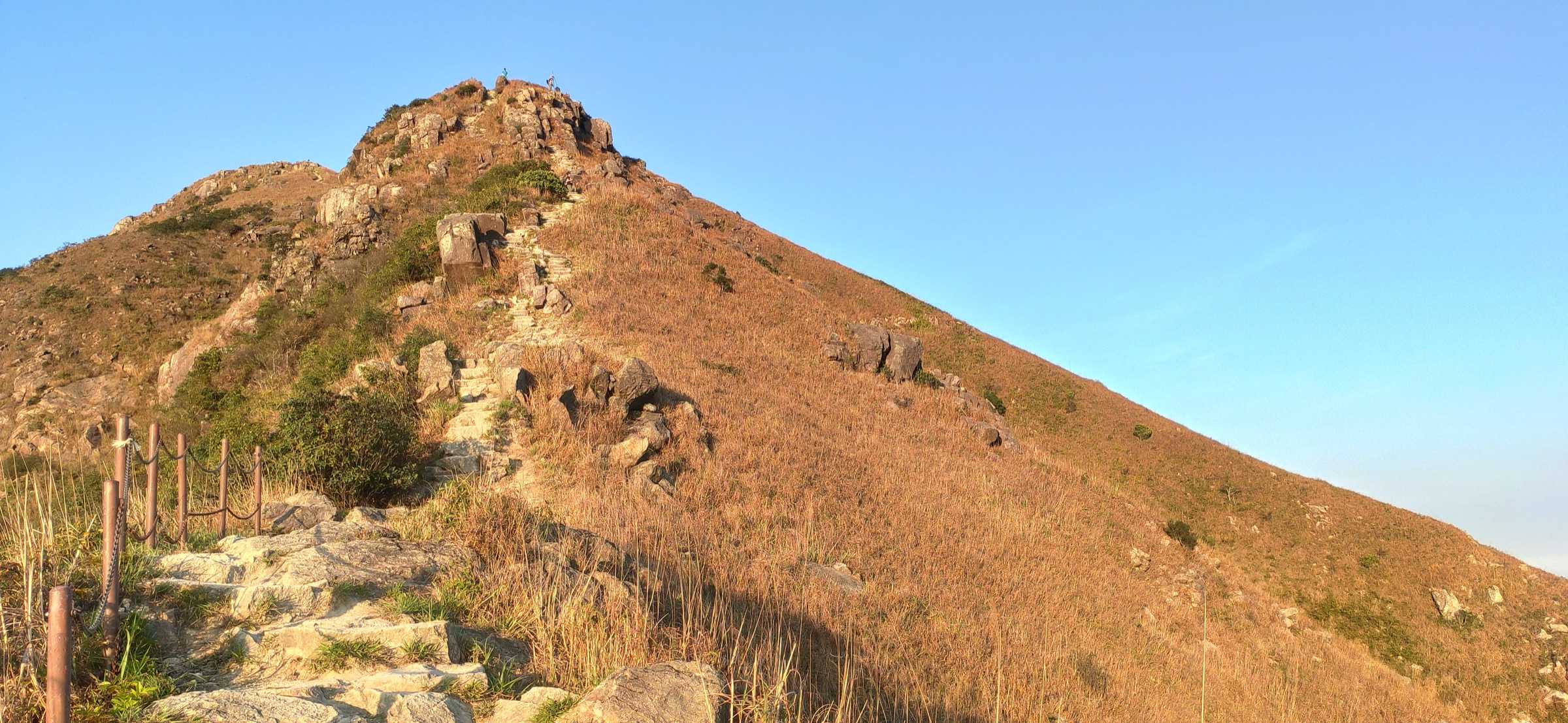 Crête sommitale du Lantau Peak (Fung Wong Shan, 934 m) sur l'île de Lantau, Hong Kong