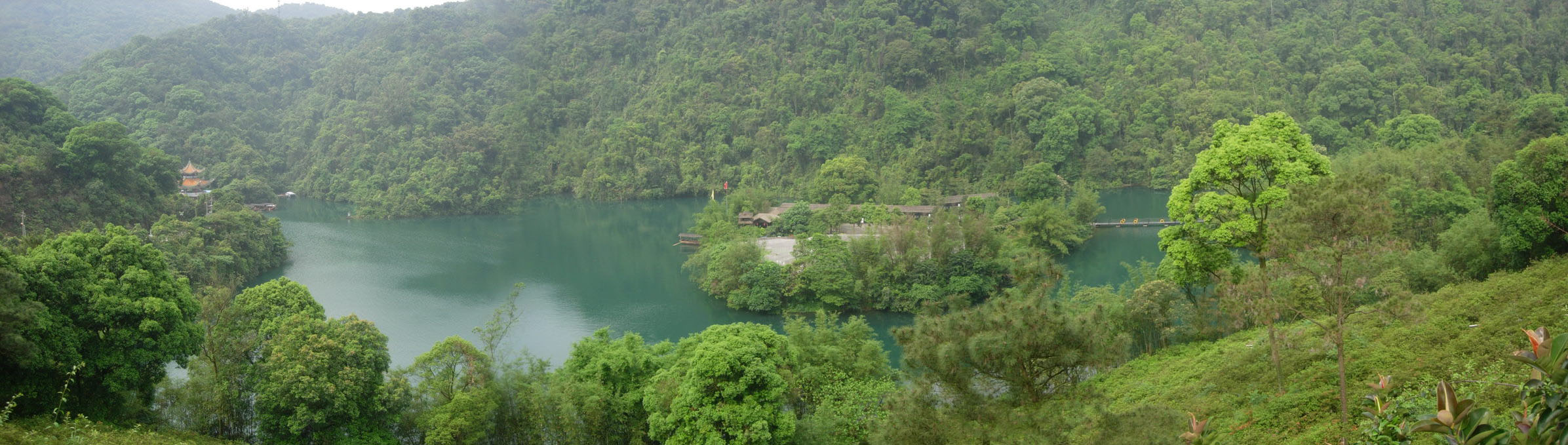 Vue panoramique sur la forêt subtropicale du Dinghu Shan (鼎湖山), Zhaoqing, première réserve de biosphère UNESCO Man and the Biosphere de Chine