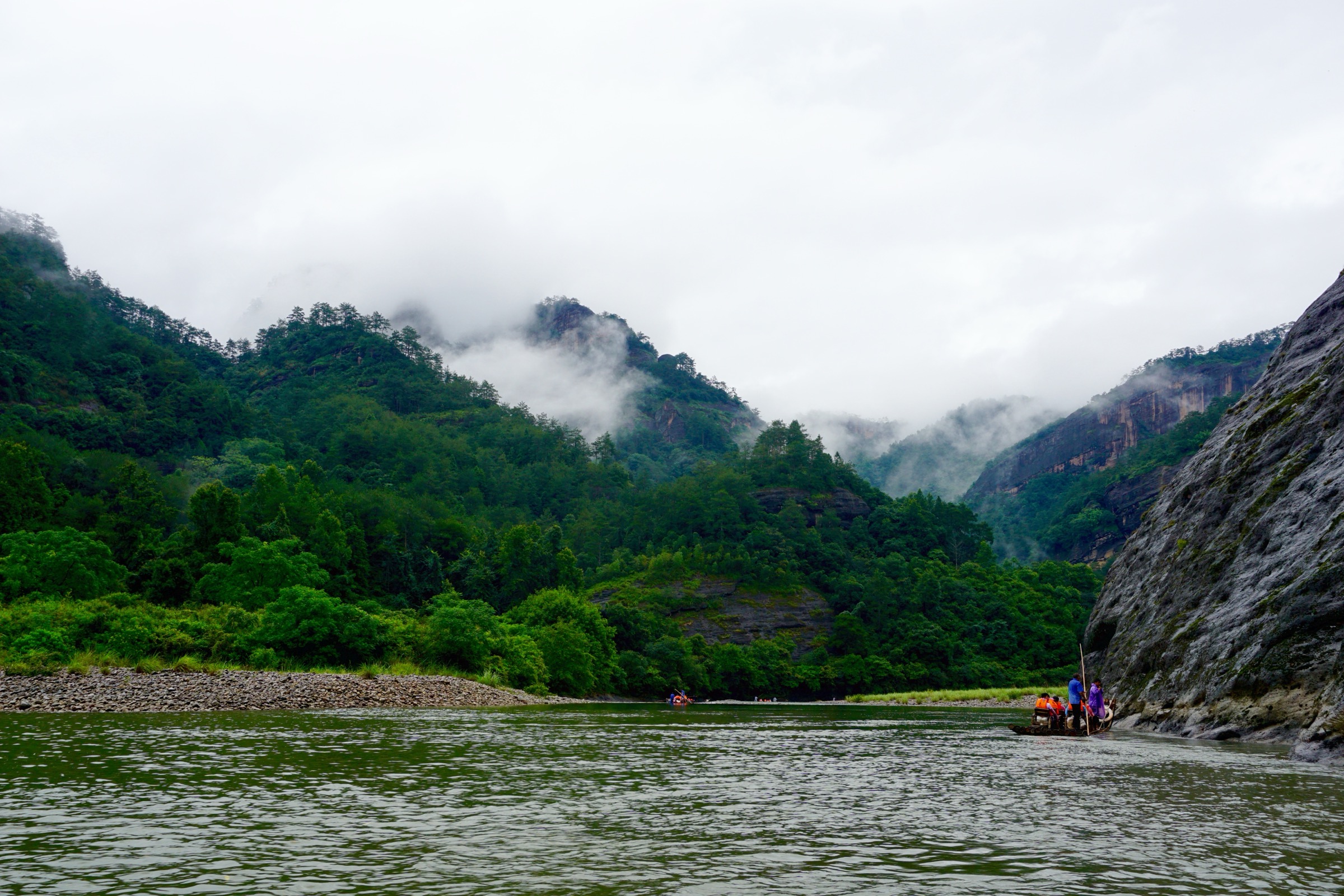 Chine — Monts Wuyi : ligne de partage Fujian–Jiangxi