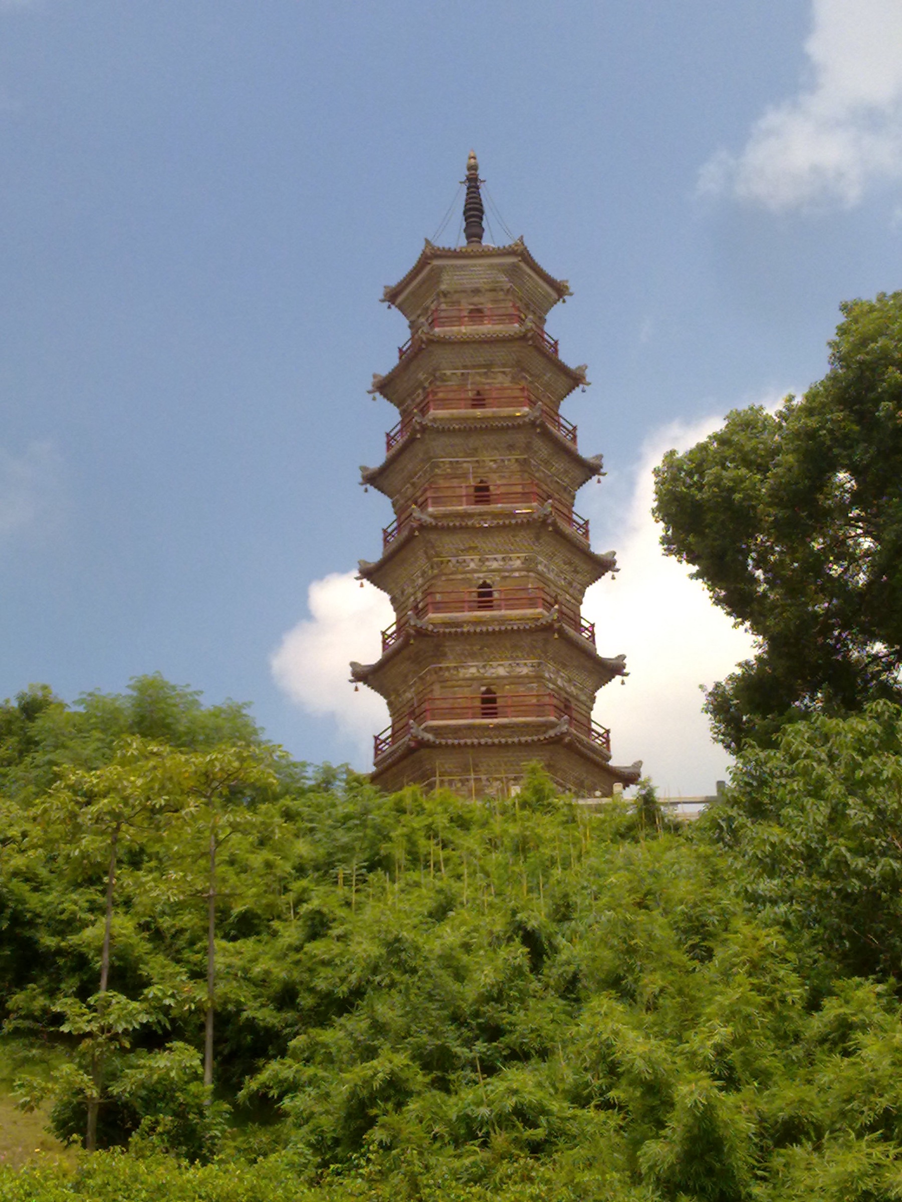 Cliff-top pagoda overlooking the Guifeng peak cluster