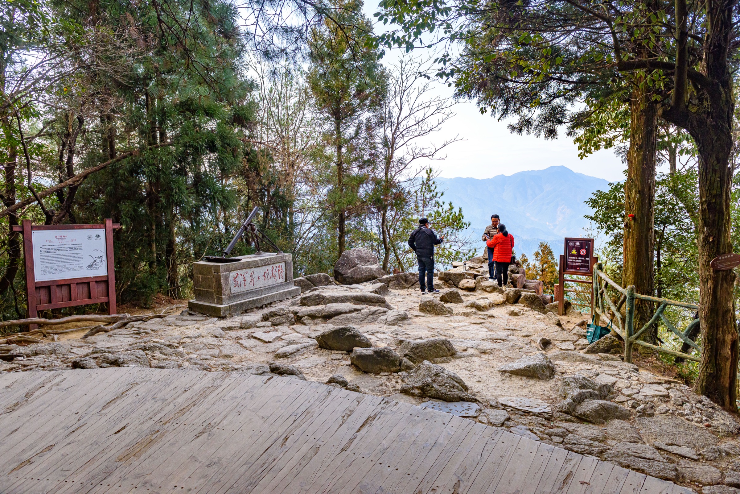 Reconstructed defensive works and the Mao poem stele on the Huangyangjie pass