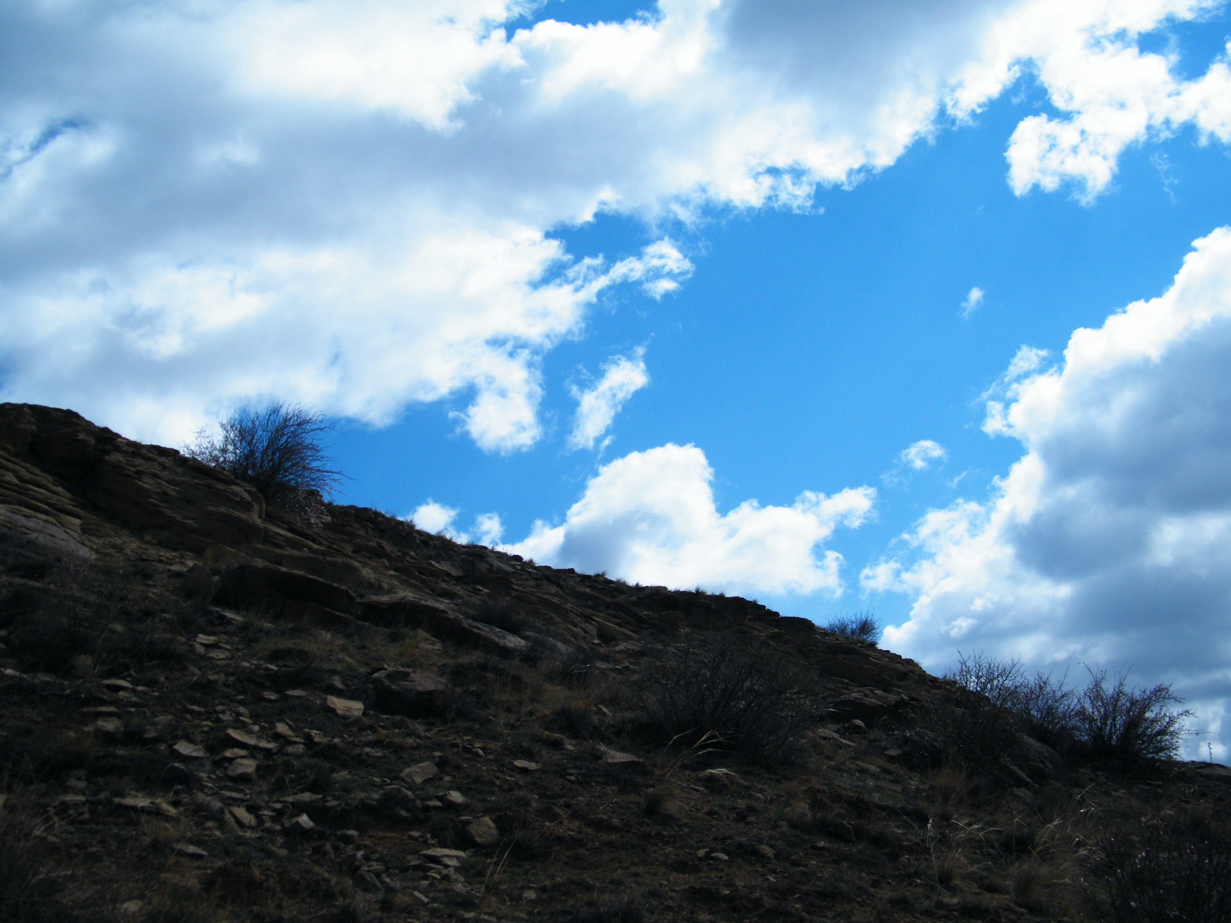 Nuages sur le Daqing Shan, district de Kundulun, Baotou, Mongolie-Intérieure