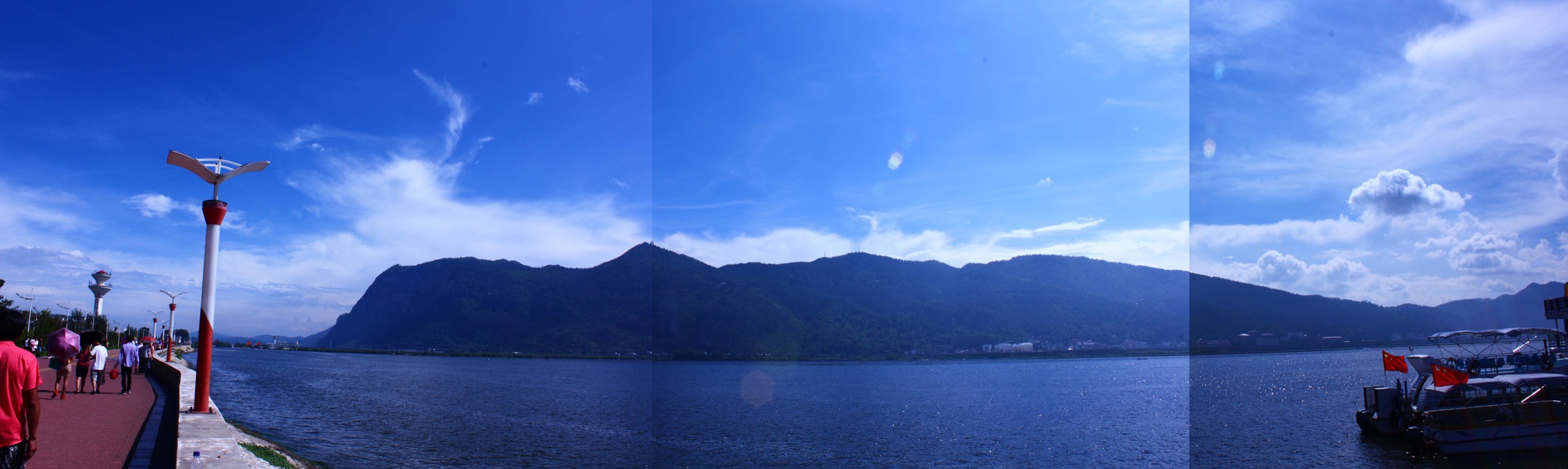 Panorama de Xishan (collines de l'Ouest) sur le lac Dian depuis la chaussée de Caohai, Kunming
