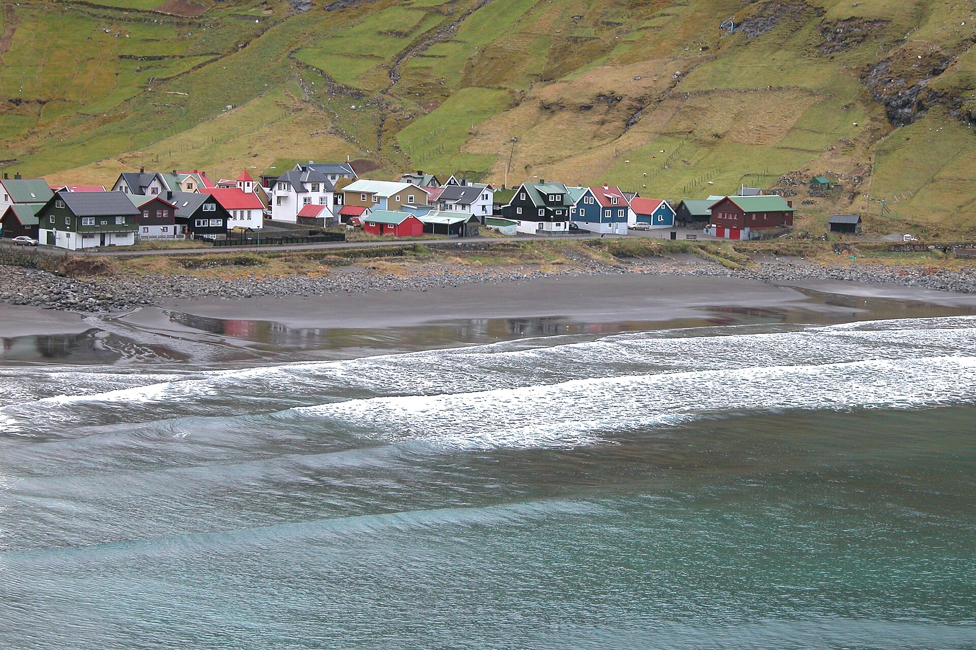 Tjørnuvík avec Risin og Kellingin au loin