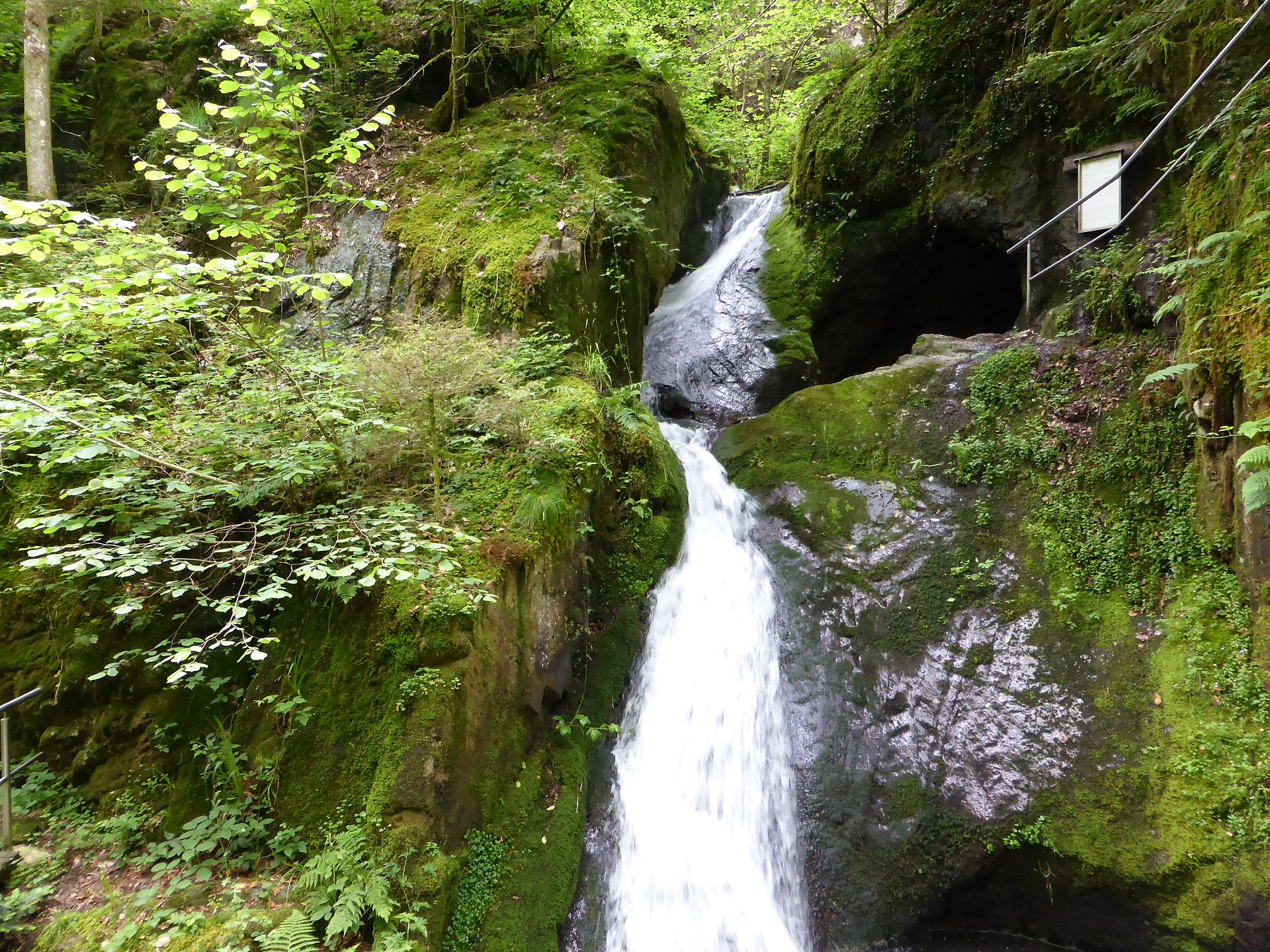 Cascades d'Edelfrauengrab sur l'itinéraire du Karlsruher Grat