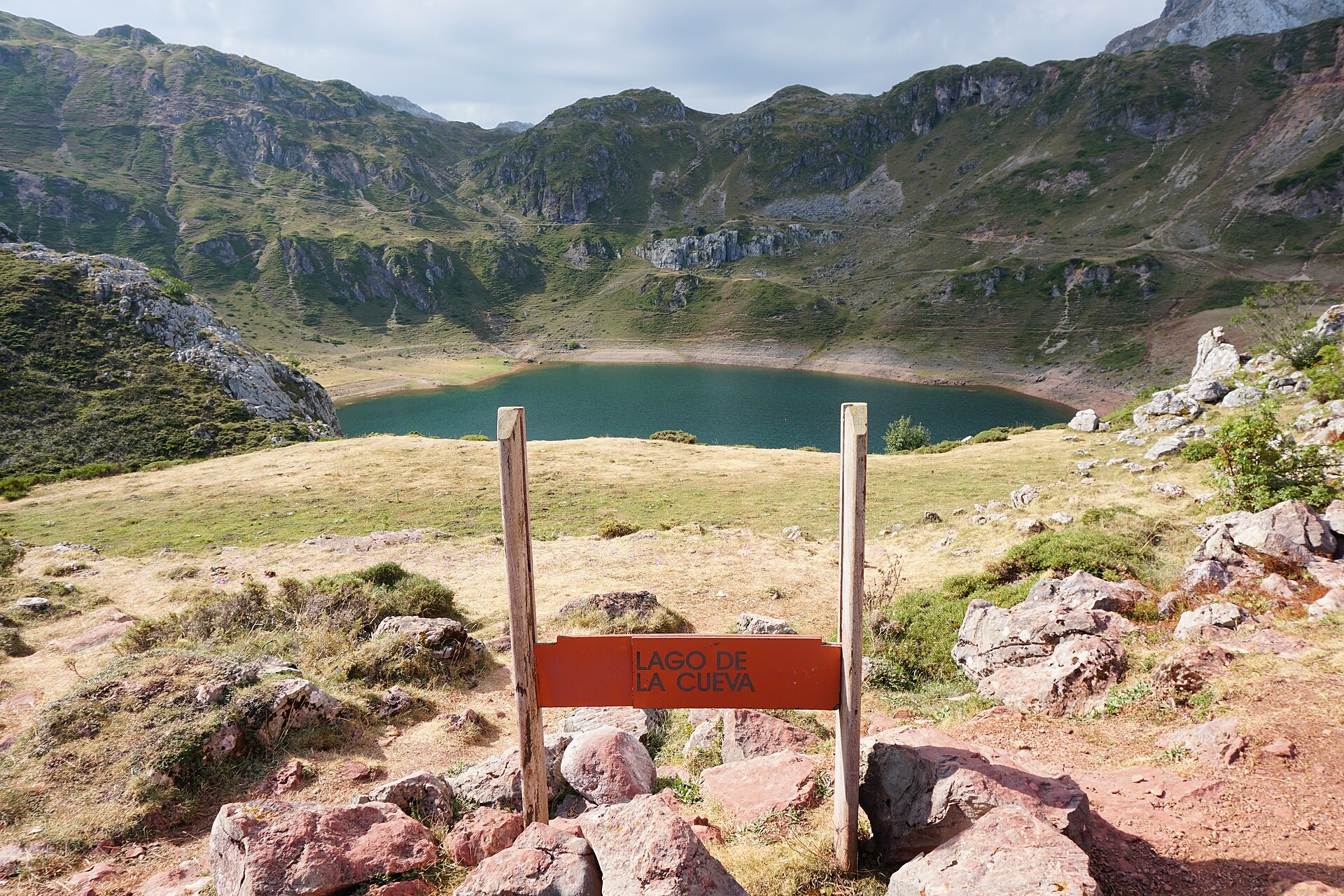 Lago de la Cueva, Lagos de Saliencia