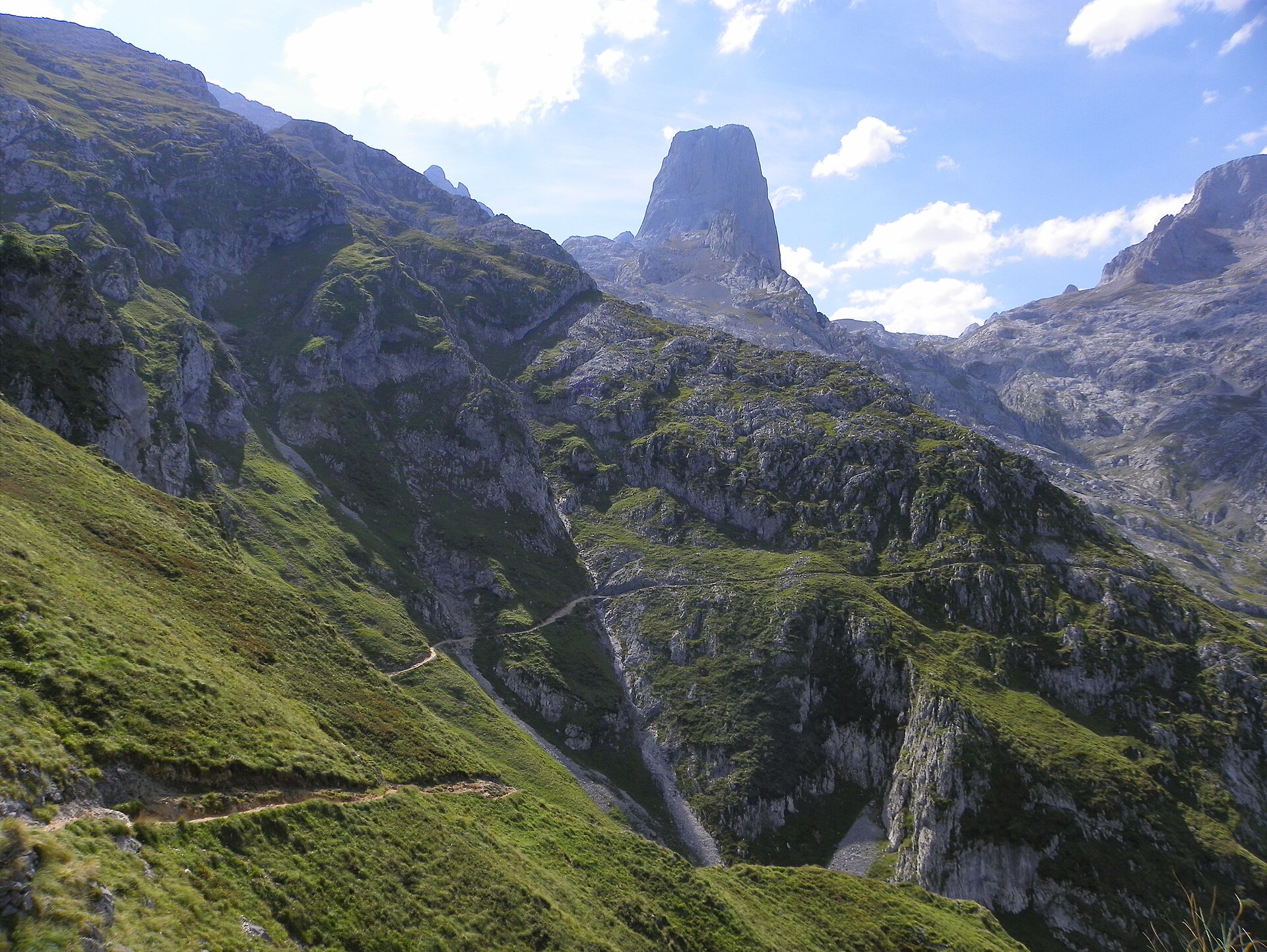 El Urriellu et le sentier depuis le Collado Vallejo