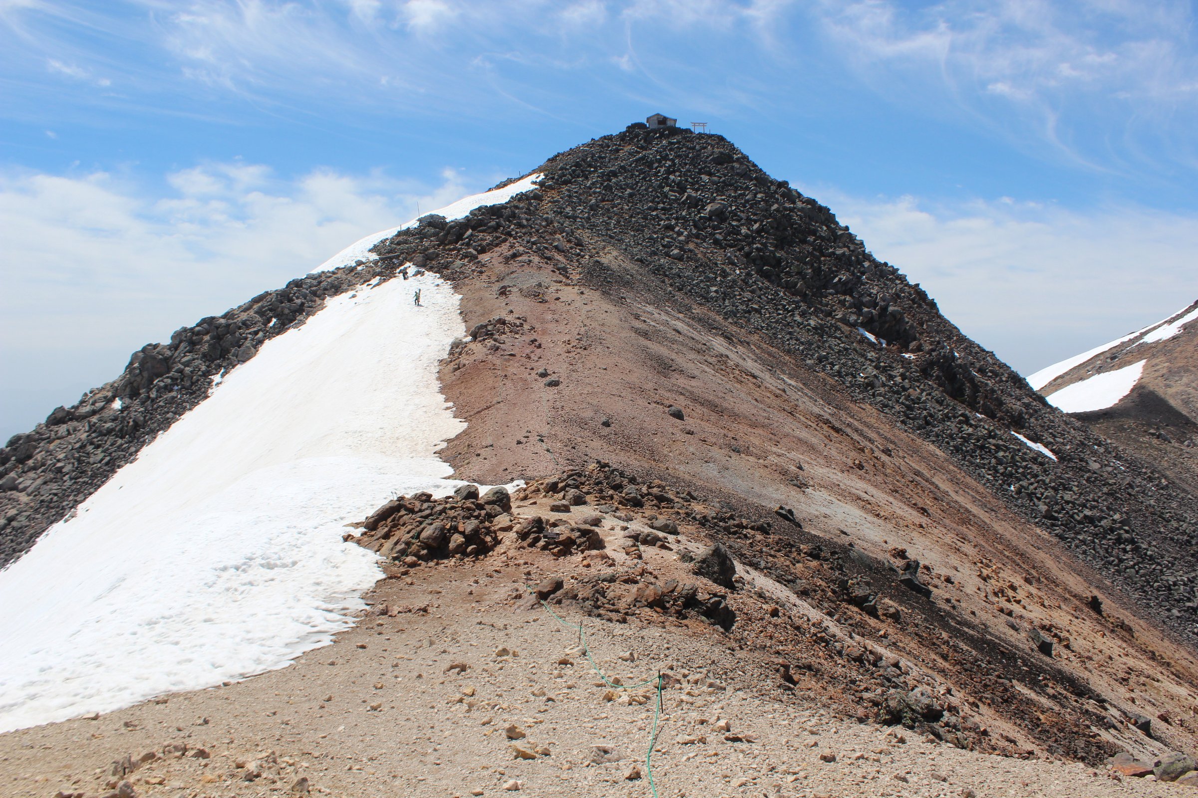 Le Kengamine du mont Norikura vu depuis le mont Kodama