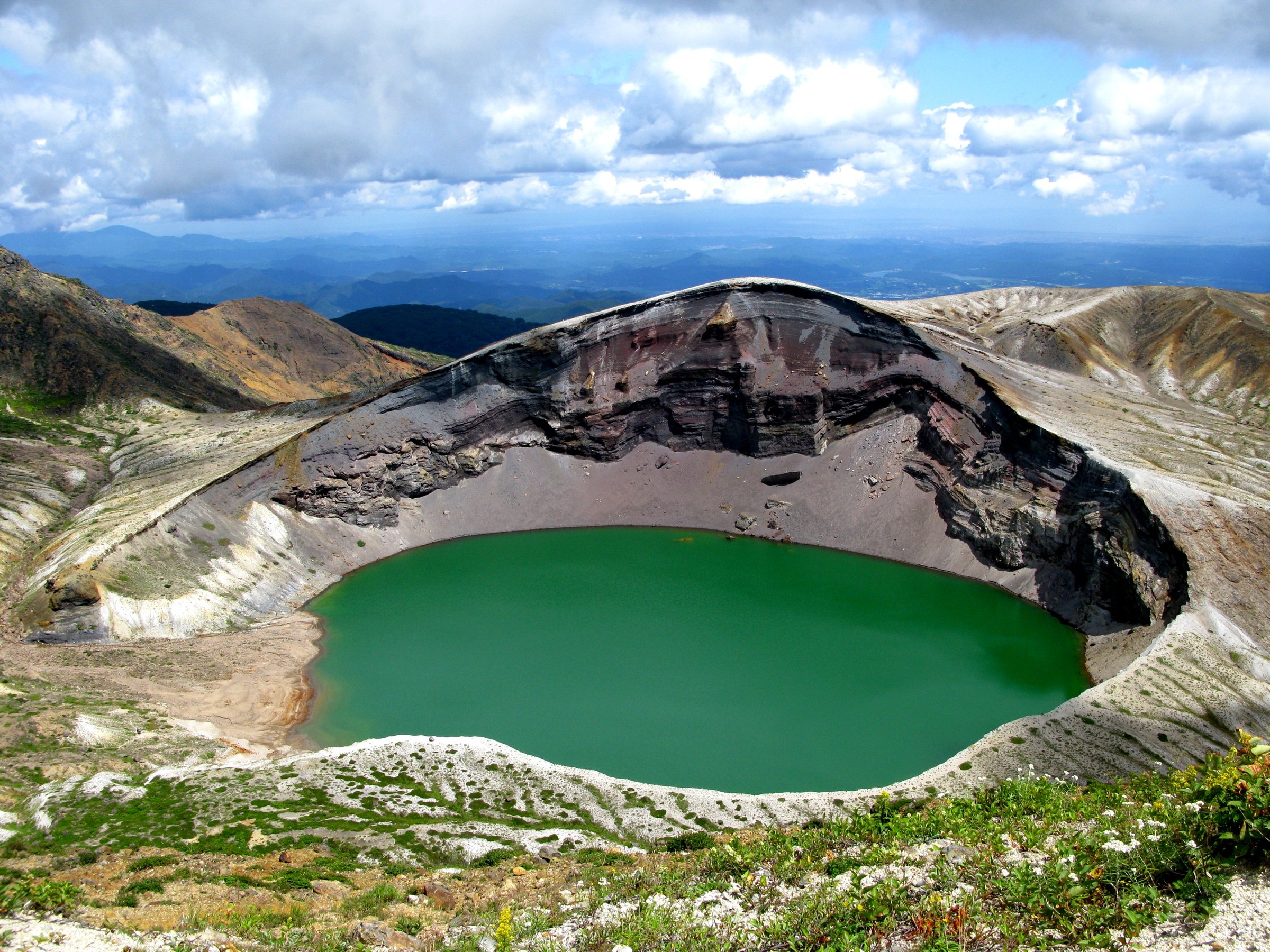 Lac de cratère Okama du Zaō