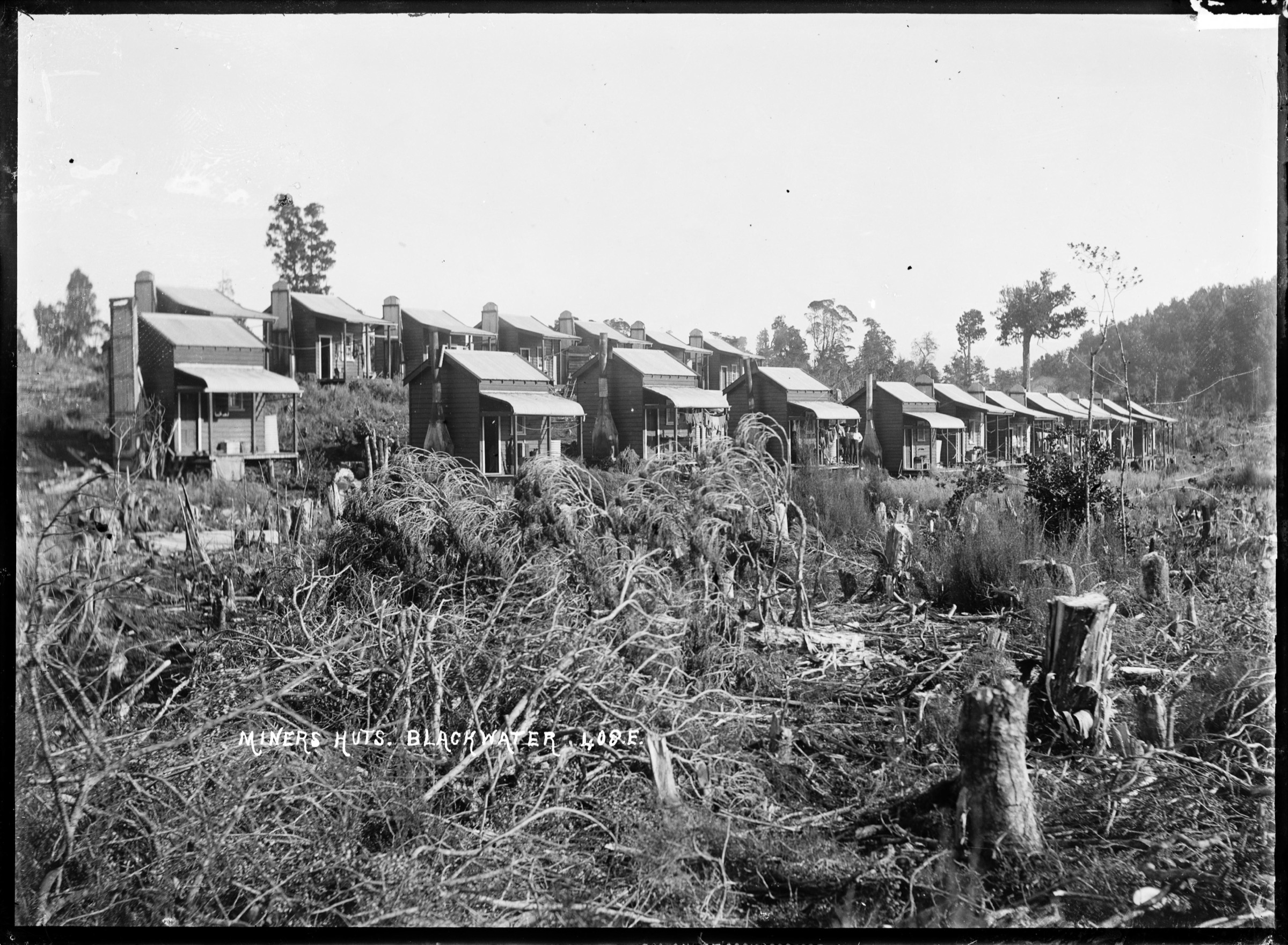 Rangées de cabanes de mineurs dans la localité aurifère de Waiuta, sud de la Brunner Range