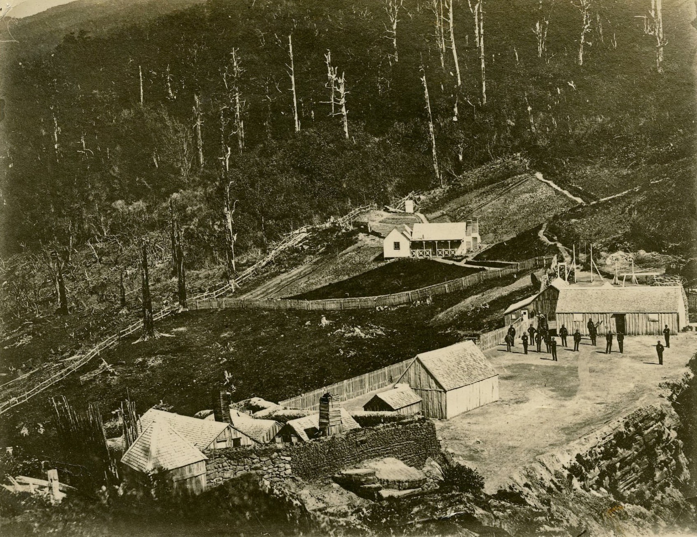 Redoute d'Onepoto sur la rive du lac Waikaremoana en 1874, période historique de l'occupation par la Constabulary armée
