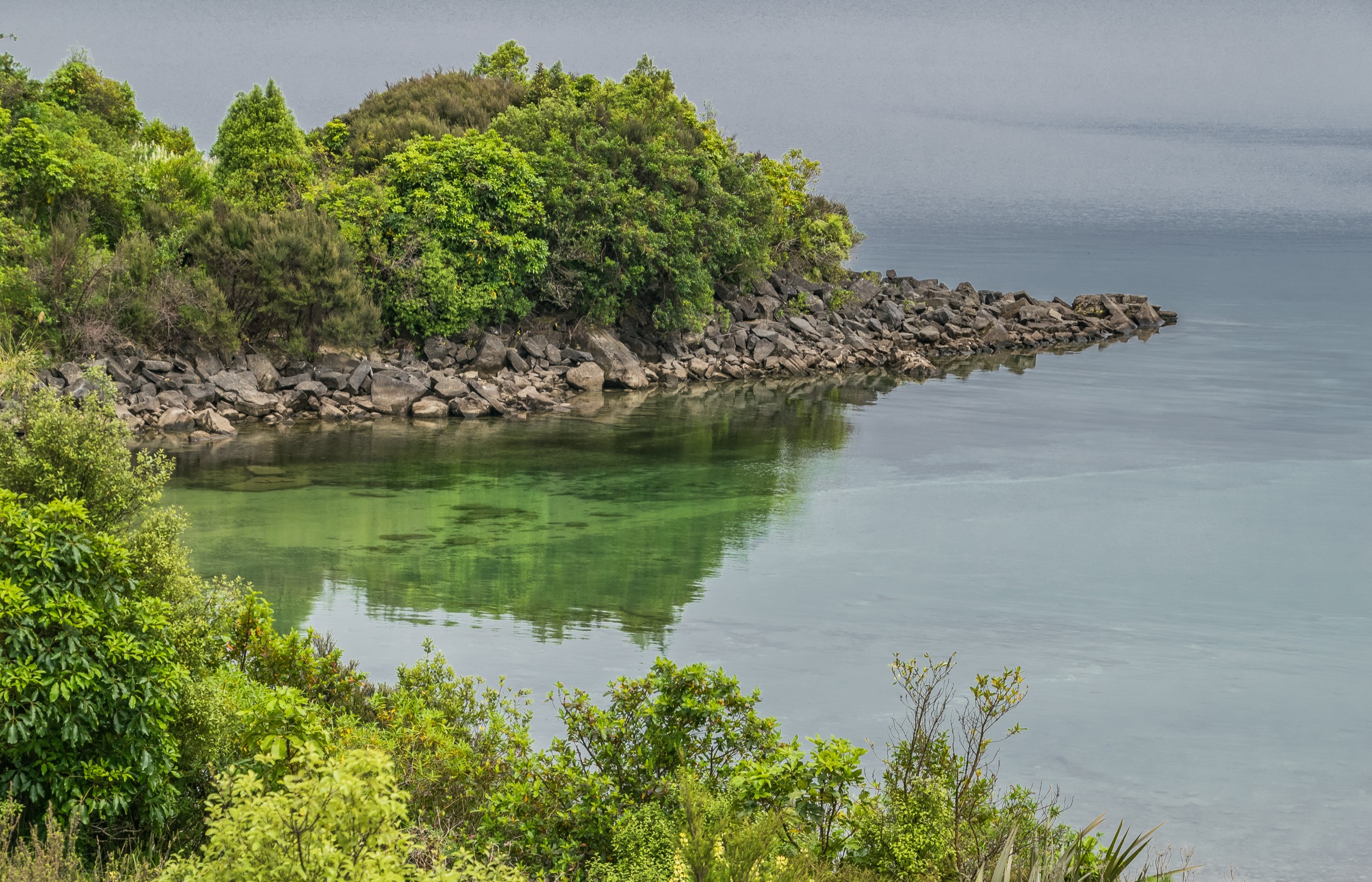 Lac Waikaremoana depuis le plateau de Ruapani à Te Urewera