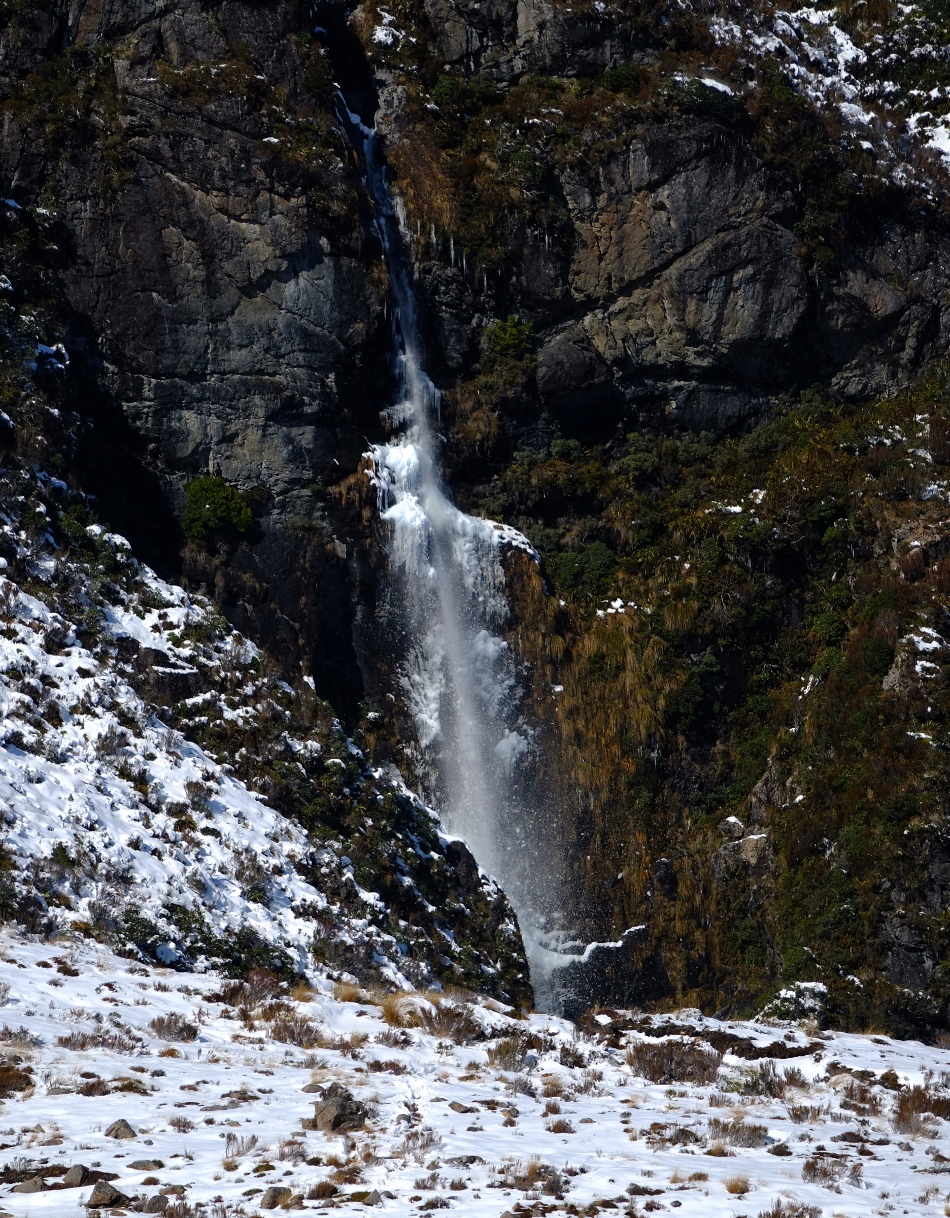 Cascade dans le cirque du Temple Basin au-dessus d'Arthur's Pass