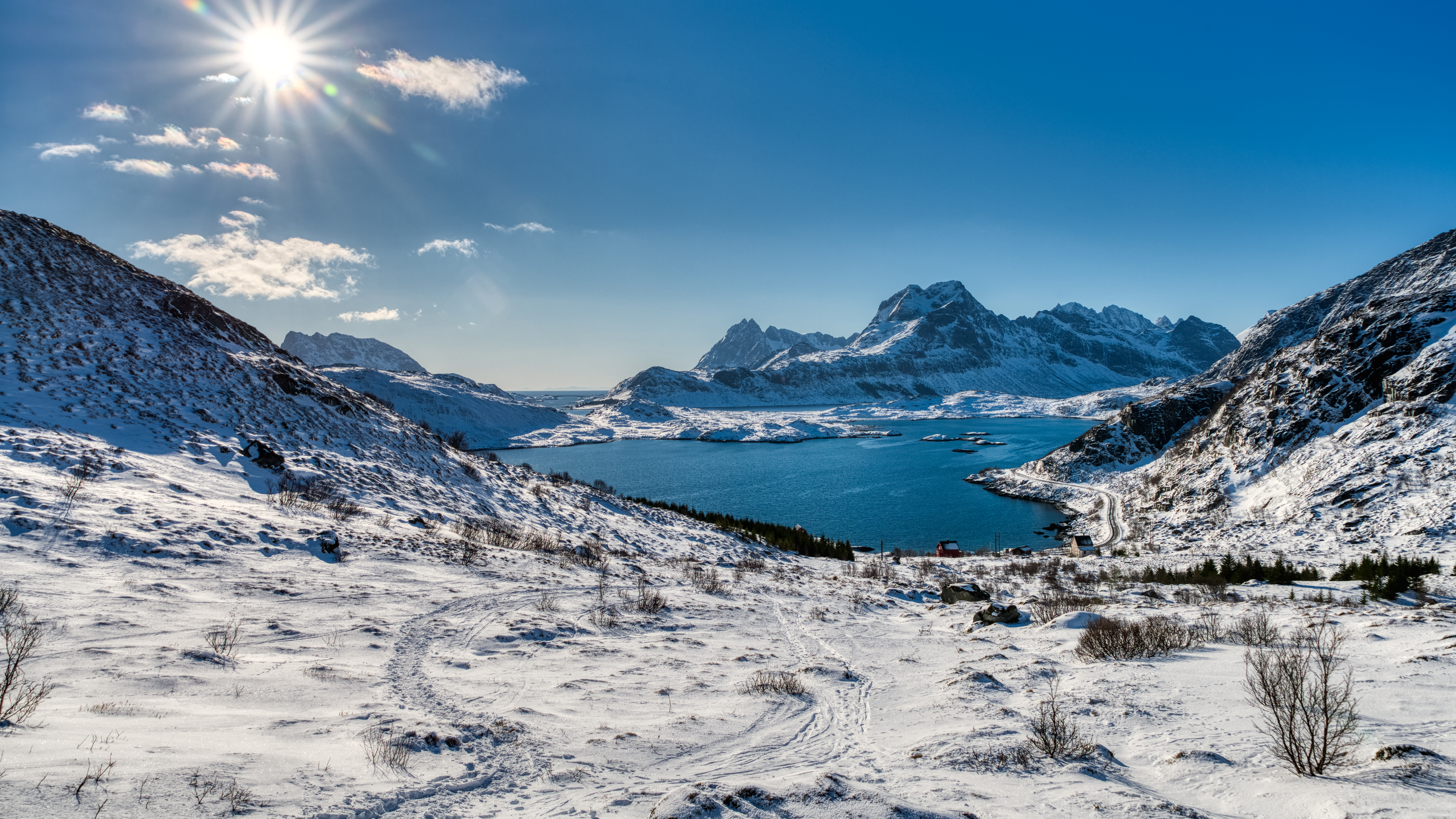 Sentier de randonnée vers Ryten, Lofoten, Norvège