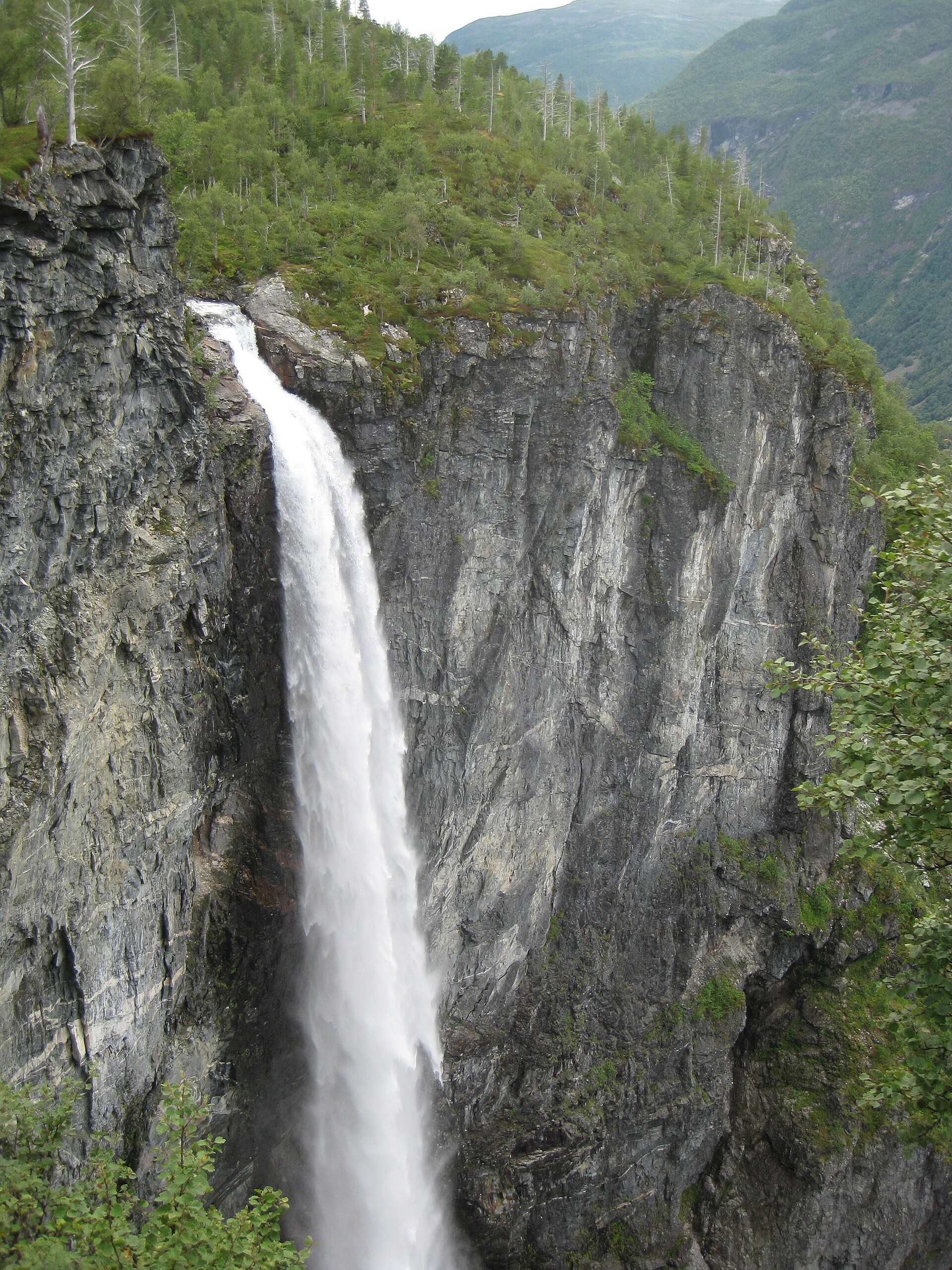 Cascade de Vettisfossen vue d'en haut