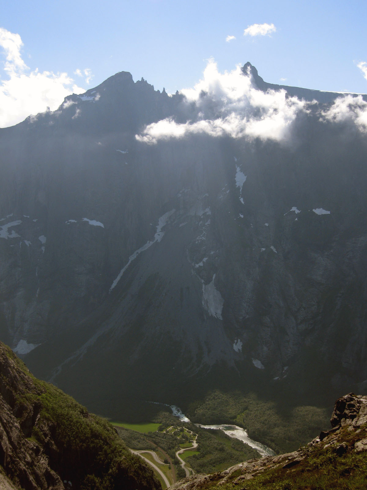 Norvège — montagnes des fjords de l'Ouest : Romsdal, Sunnmøre et Jostedalsbreen
