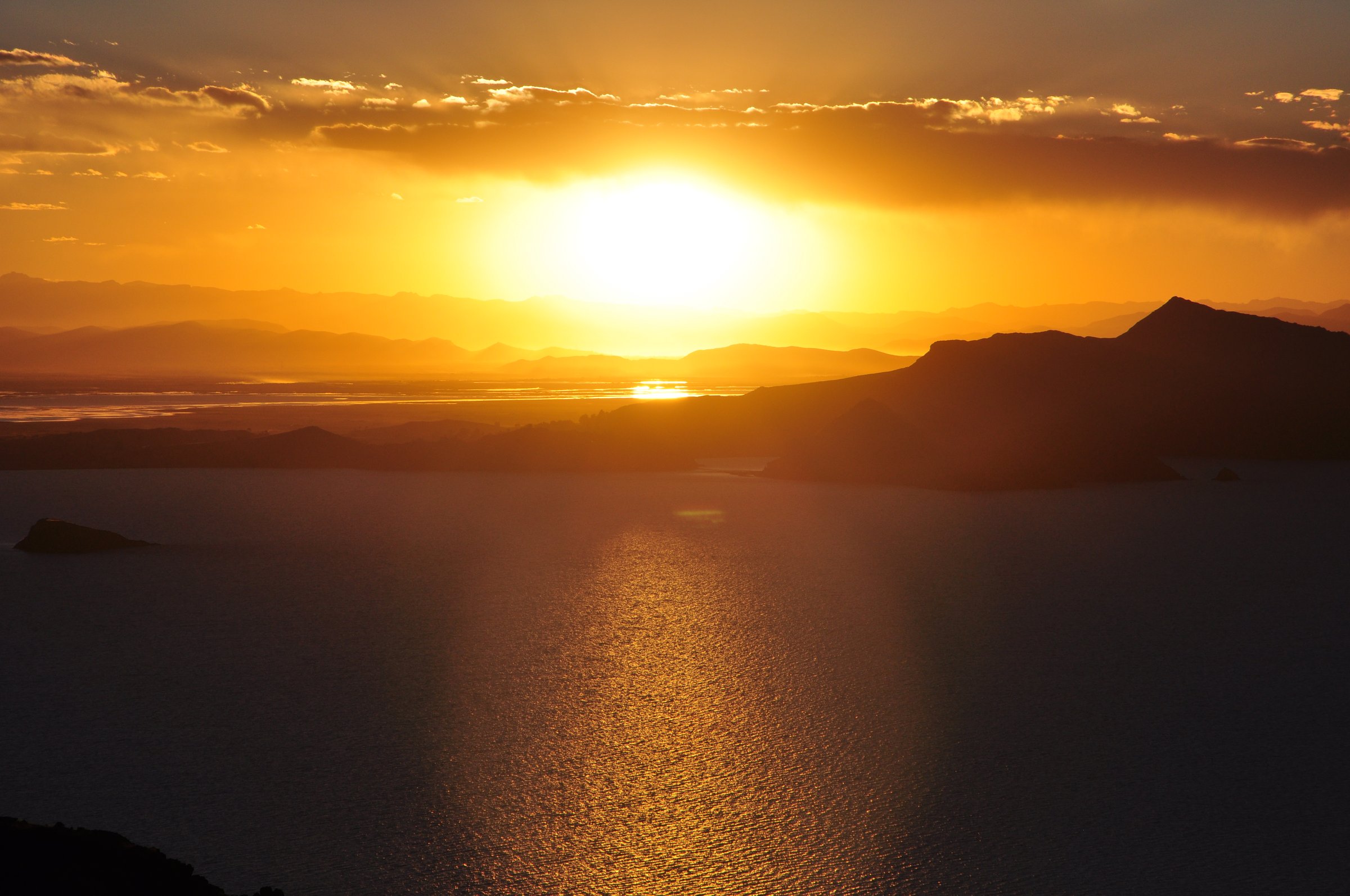 Coucher de soleil sur l'île d'Amantani, lac Titicaca, Pérou