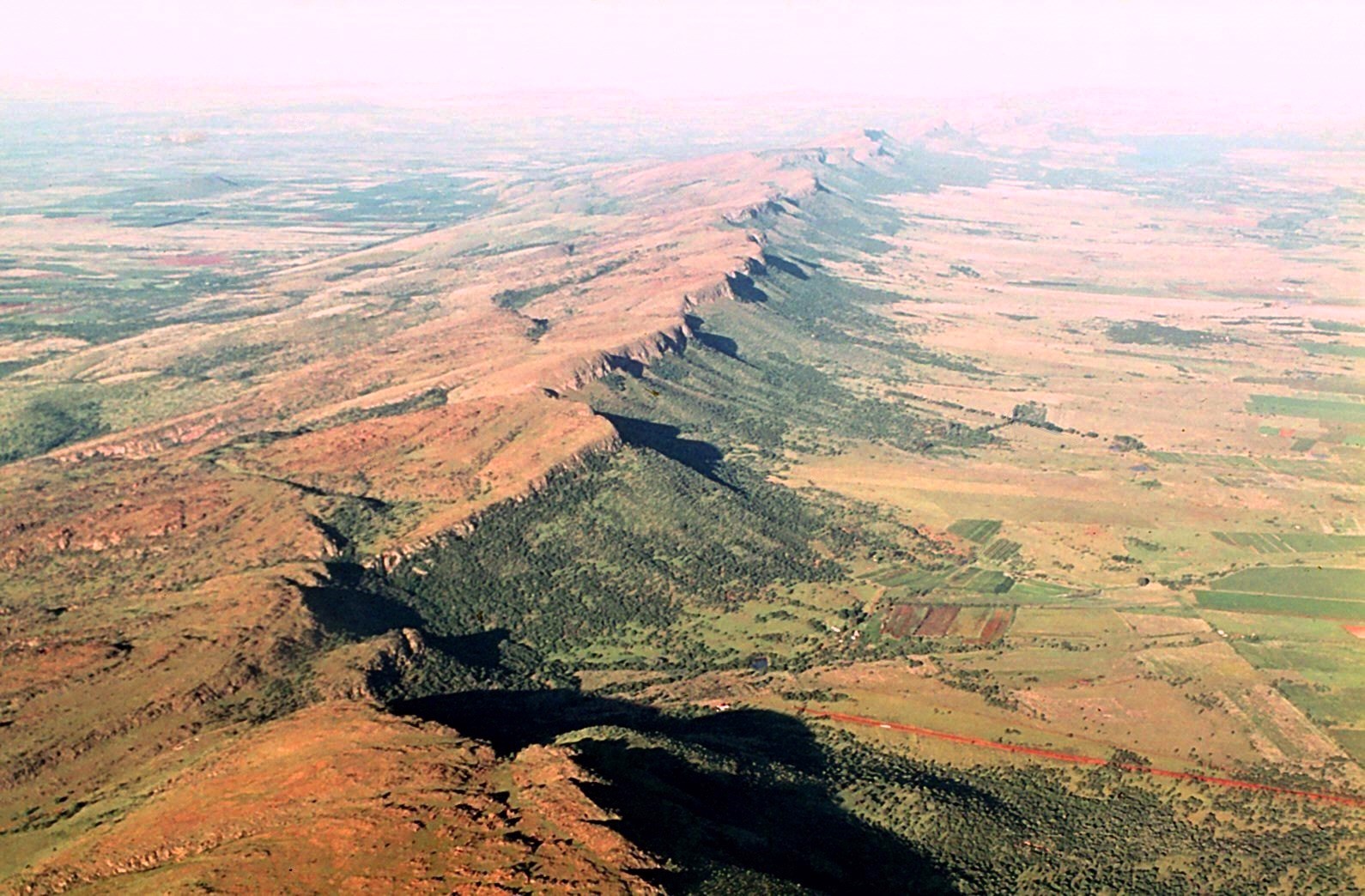 Crête du Magaliesberg depuis le secteur de Castle Gorge
