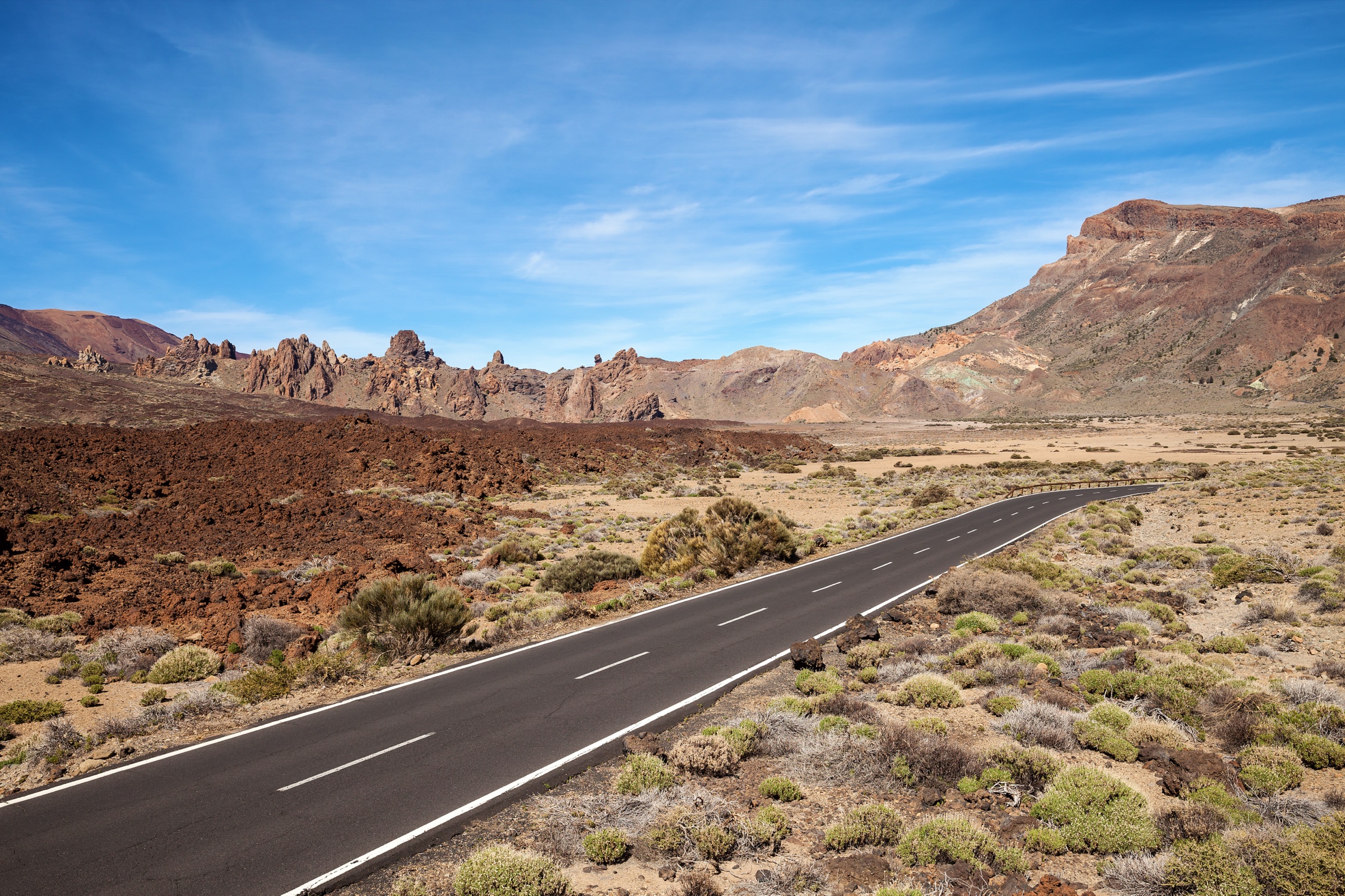 Le fond de la caldera de Las Cañadas avec les Roques de García et la paroi sud, Tenerife