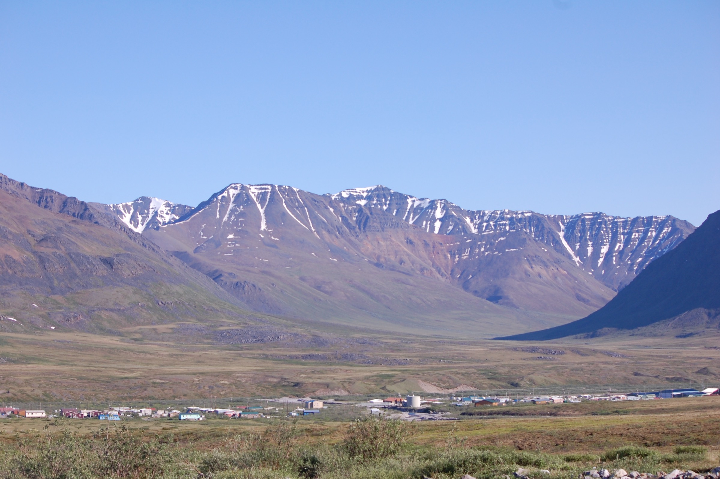 Toundra et montagnes autour d'Anaktuvuk Pass dans Gates of the Arctic