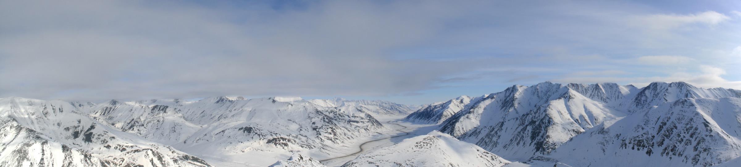 Vue panoramique d'Atigun Pass sur la Dalton Highway