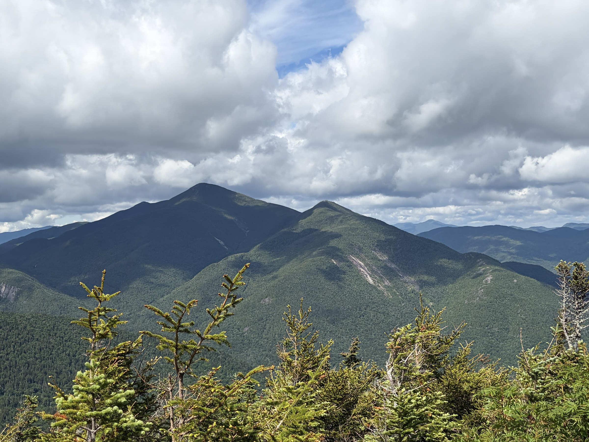Mount Marcy, Avalanche Mountain et Mount Colden vus depuis Algonquin Peak
