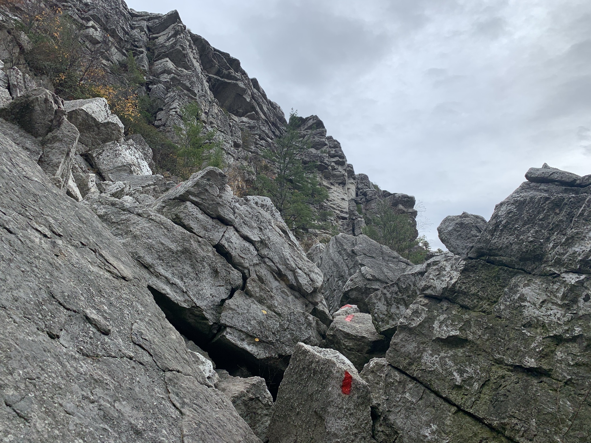 Bonticou Crag vu depuis la base du scramble