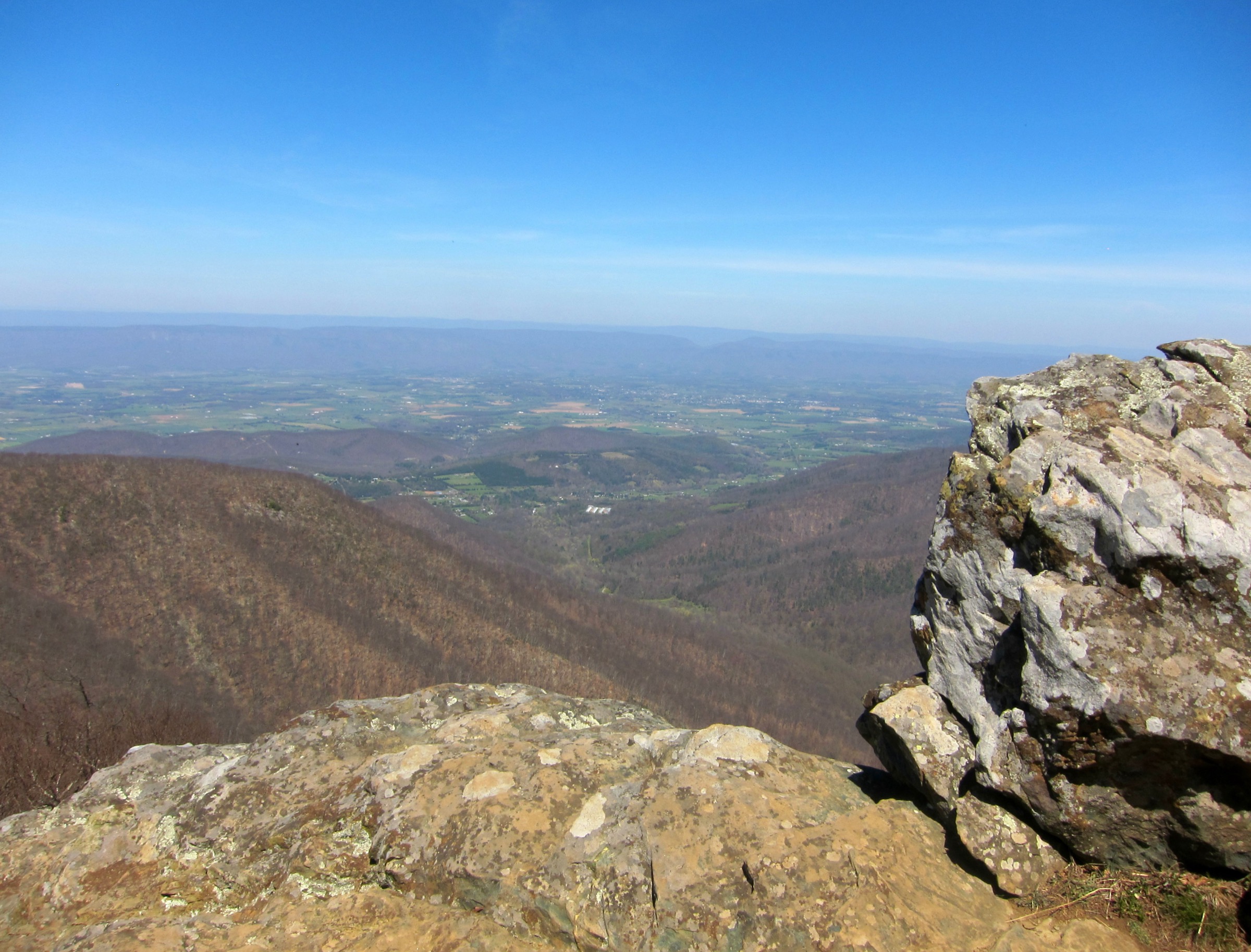 Vue depuis Hawksbill Mountain, point culminant du Shenandoah National Park