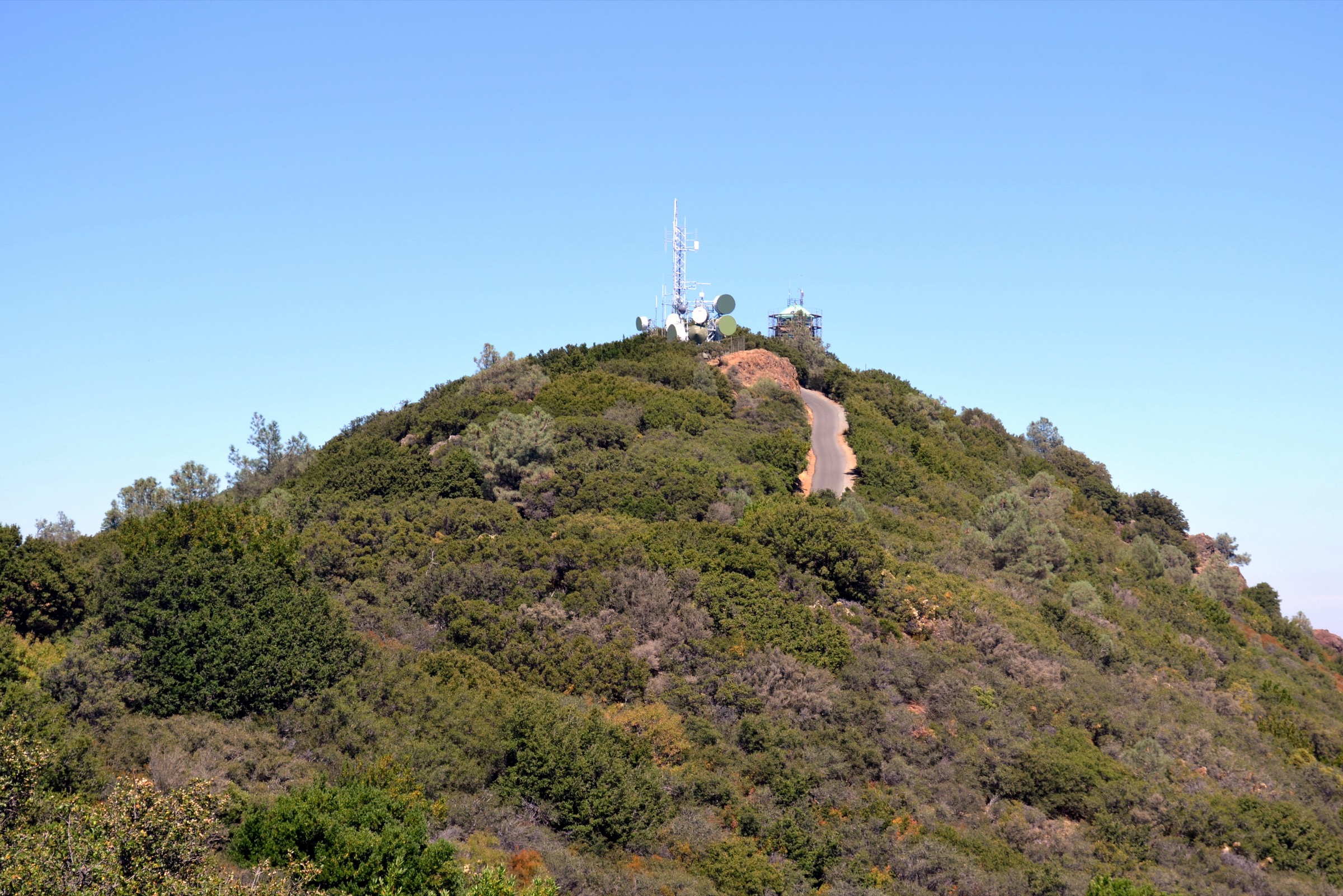The summit of Mount Diablo with the historic sandstone visitor centre