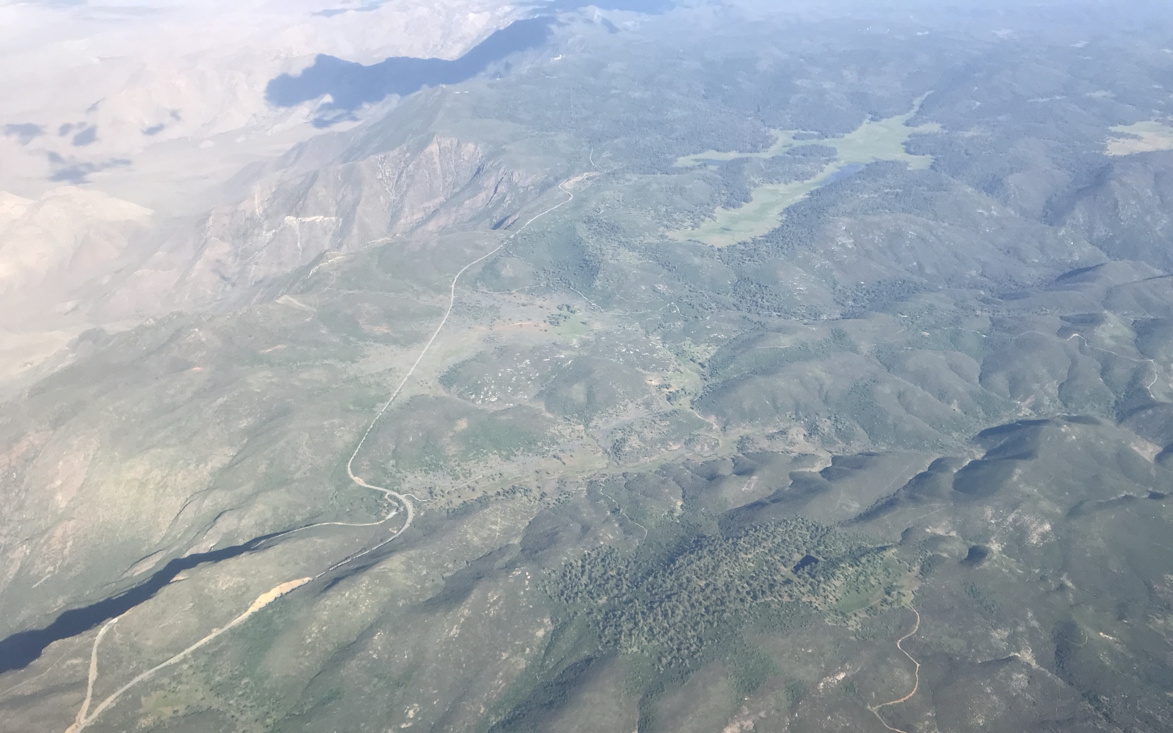 Escarpement de Laguna et colline boisée, Laguna Mountains, Californie