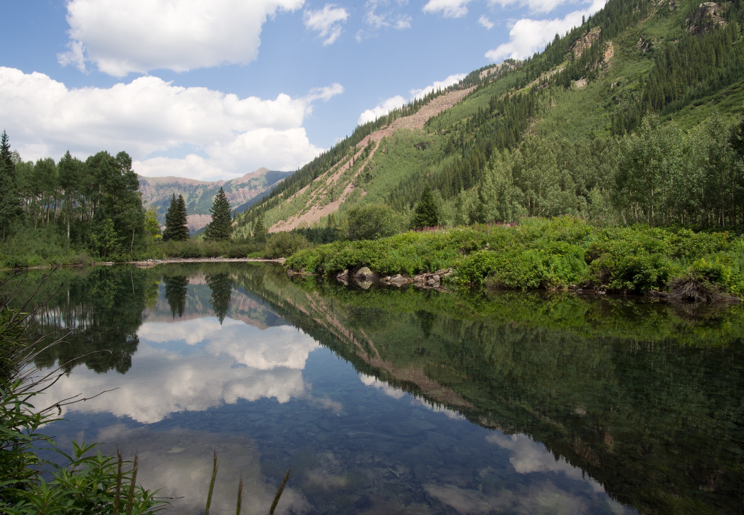 Maroon Bells depuis le couloir de West Maroon, Elk Mountains