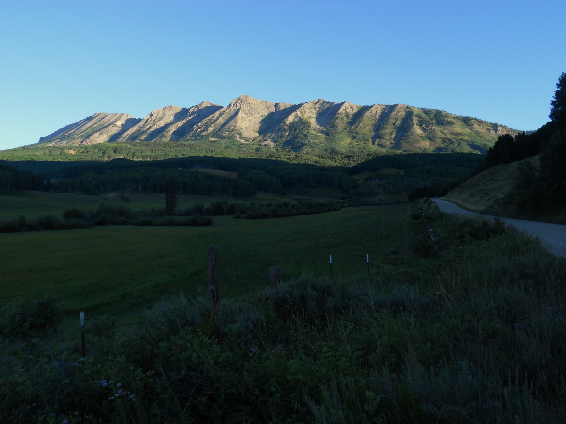Anthracite Range au-dessus de North Anthracite Creek, Gunnison County, Colorado
