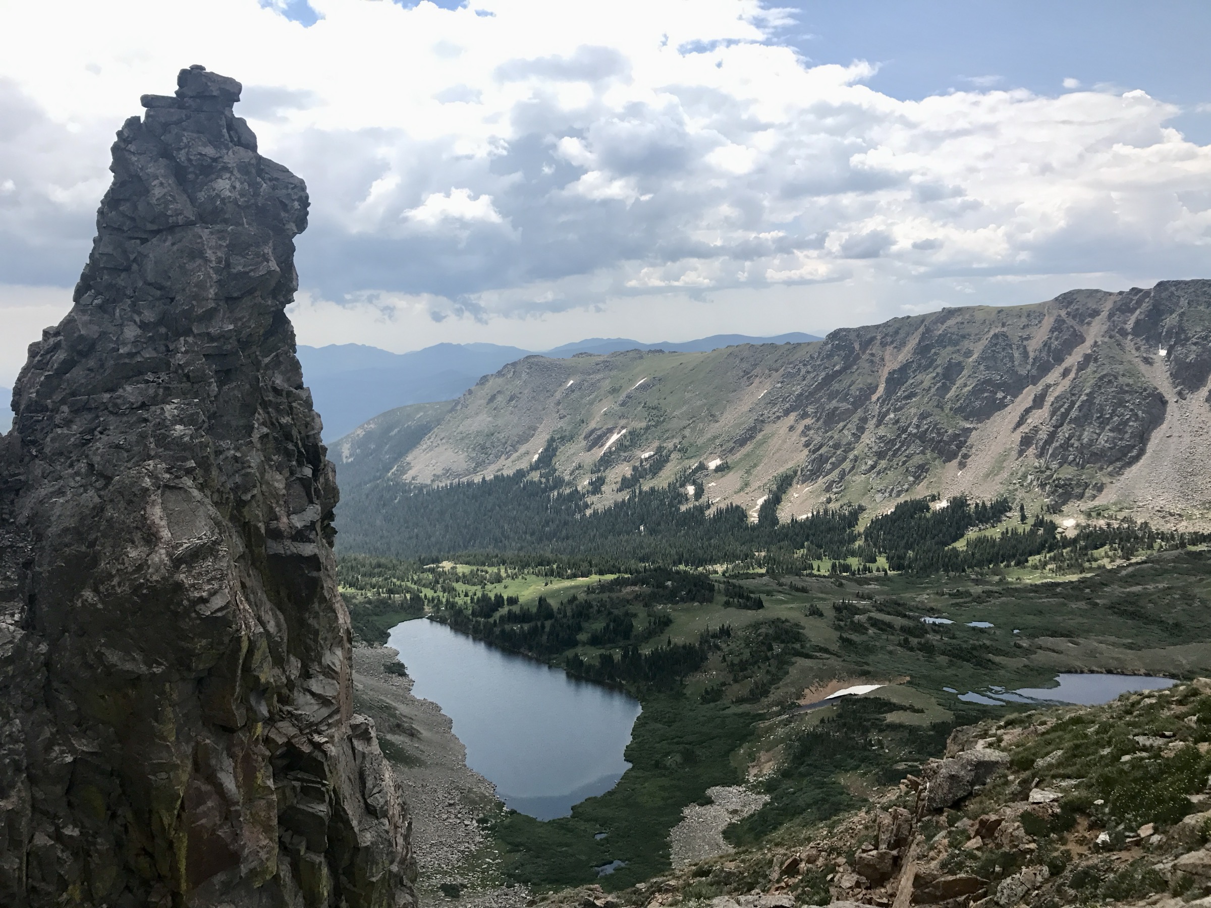 Devils Thumb sur la Continental Divide au-dessus de King Lake dans l'Indian Peaks Wilderness