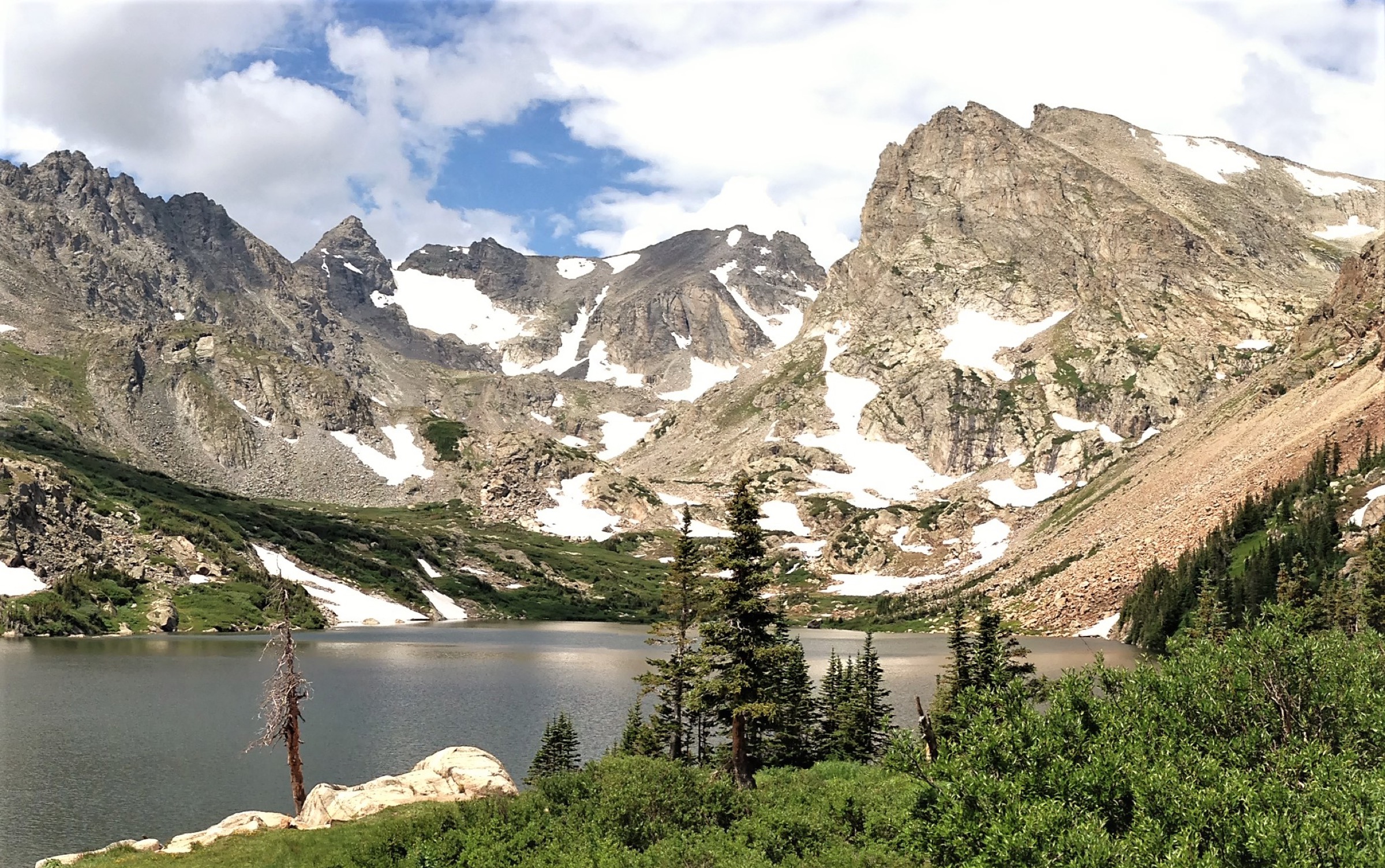 Lake Isabelle et la Continental Divide dans l'Indian Peaks Wilderness