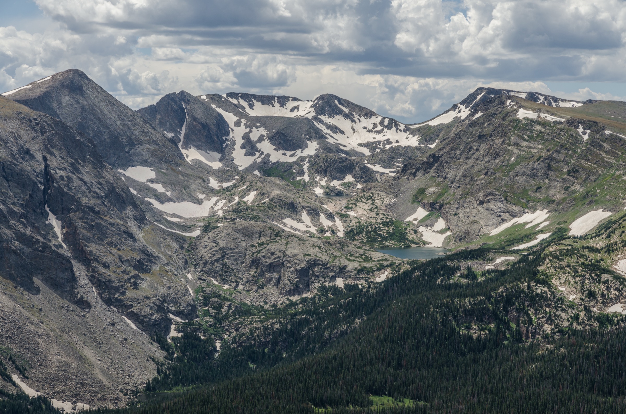 Crête de toundra vers Mount Ida au-dessus de Milner Pass, parc national de Rocky Mountain